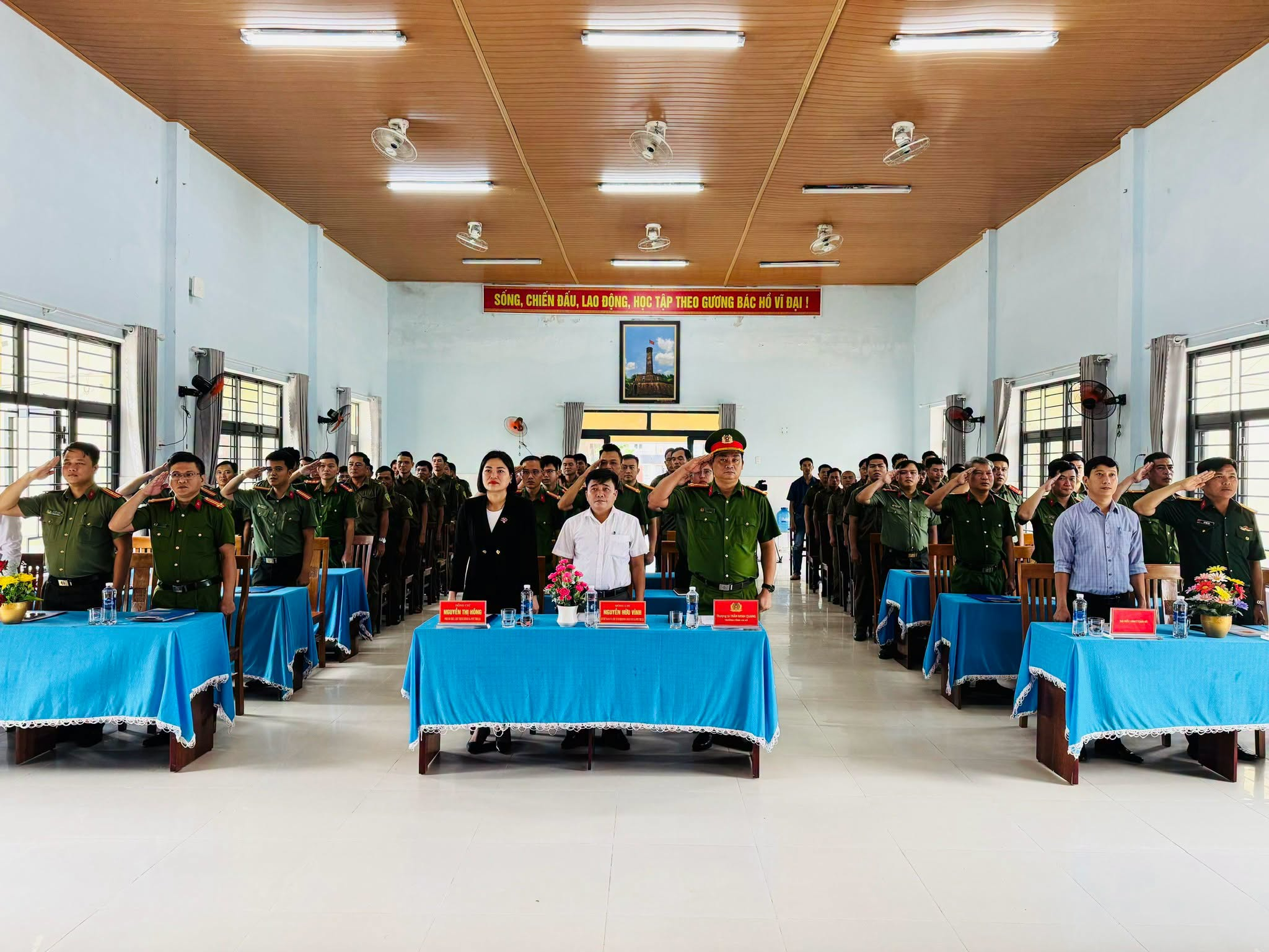 CÔNG AN XÃ PHÚ THUẬN TỔ CHỨC HỘI NGHỊ SƠ KẾT CÔNG TÁC ĐẢNG, CÔNG TÁC CÔNG AN 6 THÁNG ĐẦU NĂM 2026 VÀ TRIỂN KHAI NHIỆM VỤ CÔNG TÁC 6 THÁNG CUỐI NĂM 2026
