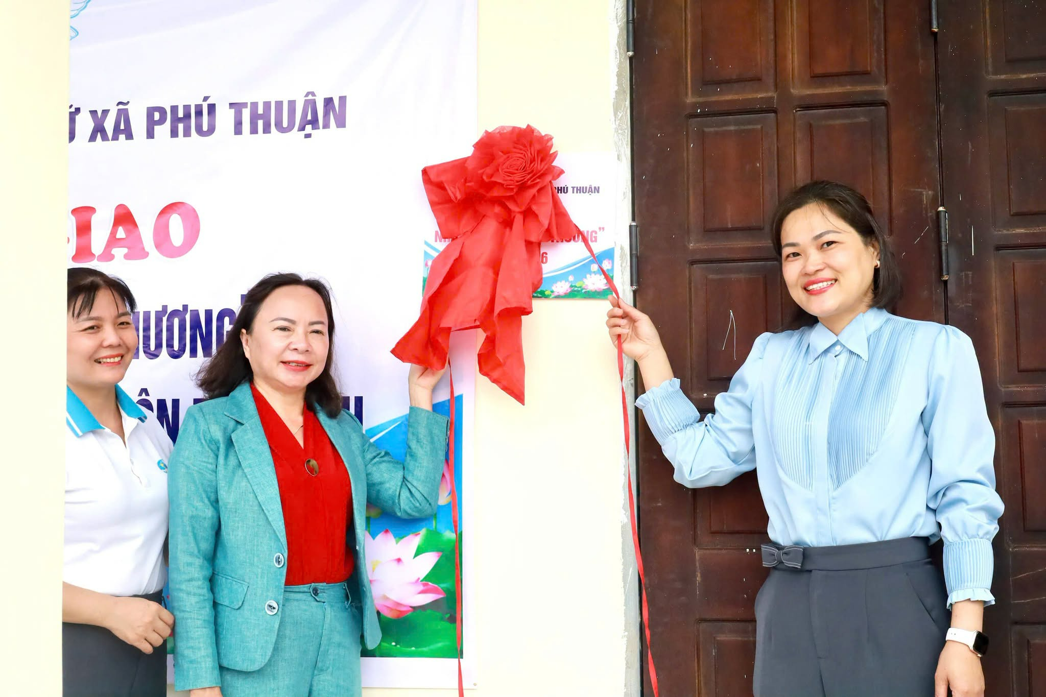 BÀN GIAO “MÁI ẤM TÌNH THƯƠNG” – LAN TỎA YÊU THƯƠNG, CHUNG TAY VÌ PHỤ NỮ CÓ HOÀN CẢNH KHÓ KHĂN