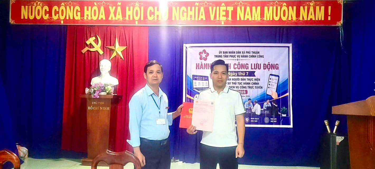 PHÚ THUẬN - HÀNH CHÍNH CÔNG LƯU ĐỘNG – NGÀY THỨ 7 ĐƯA DỊCH VỤ CÔNG TRỰC TUYẾN ĐẾN GẦN NGƯỜI DÂN
