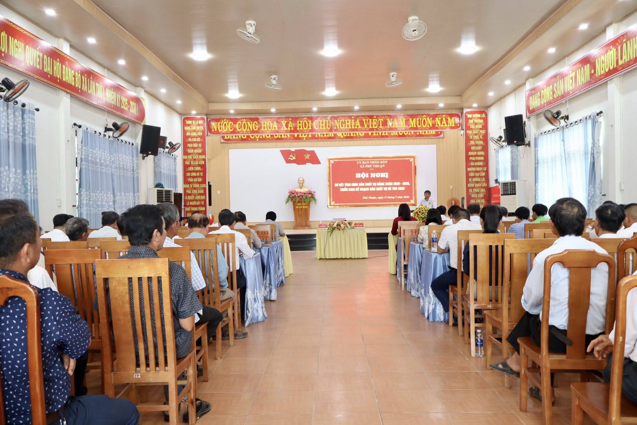 UBND XÃ PHÚ THUẬN TỔ CHỨC HỘI NGHỊ SƠ KẾT TÌNH HÌNH SẢN XUẤT VỤ ĐÔNG XUÂN 2025-2026 VÀ TRIỂN KHAI KẾ HOẠCH SẢN XUẤT VỤ HÈ THU NĂM 2026