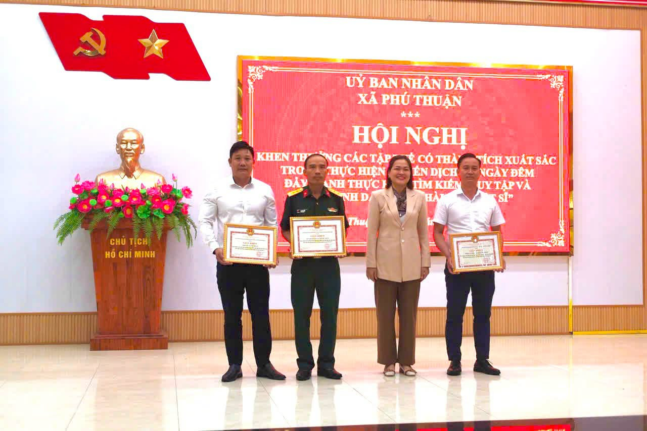 PHÚ THUẬN KHEN THƯỞNG 3 TẬP THỂ CÓ THÀNH TÍCH XUẤT SẮC TRONG CHIẾN DỊCH “500 NGÀY ĐÊM”