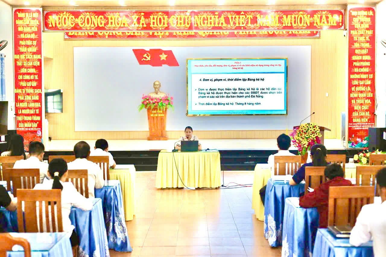 Tập huấn nghiệp vụ triển khai điều tra thu nhập bình quân đầu người năm 2026 trên địa bàn 02 xã Phú Thuận và Vu Gia