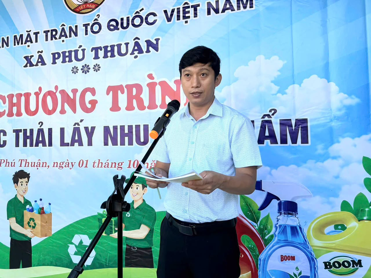 UỶ BAN MẶT TRẬN TỔ QUỐC VIỆT NAM XÃ PHÚ THUẬN TỔ CHỨC CHƯƠNG TRÌNH ĐỔI RÁC THẢI NHỰA LẤY NHU YẾU PHẨM
