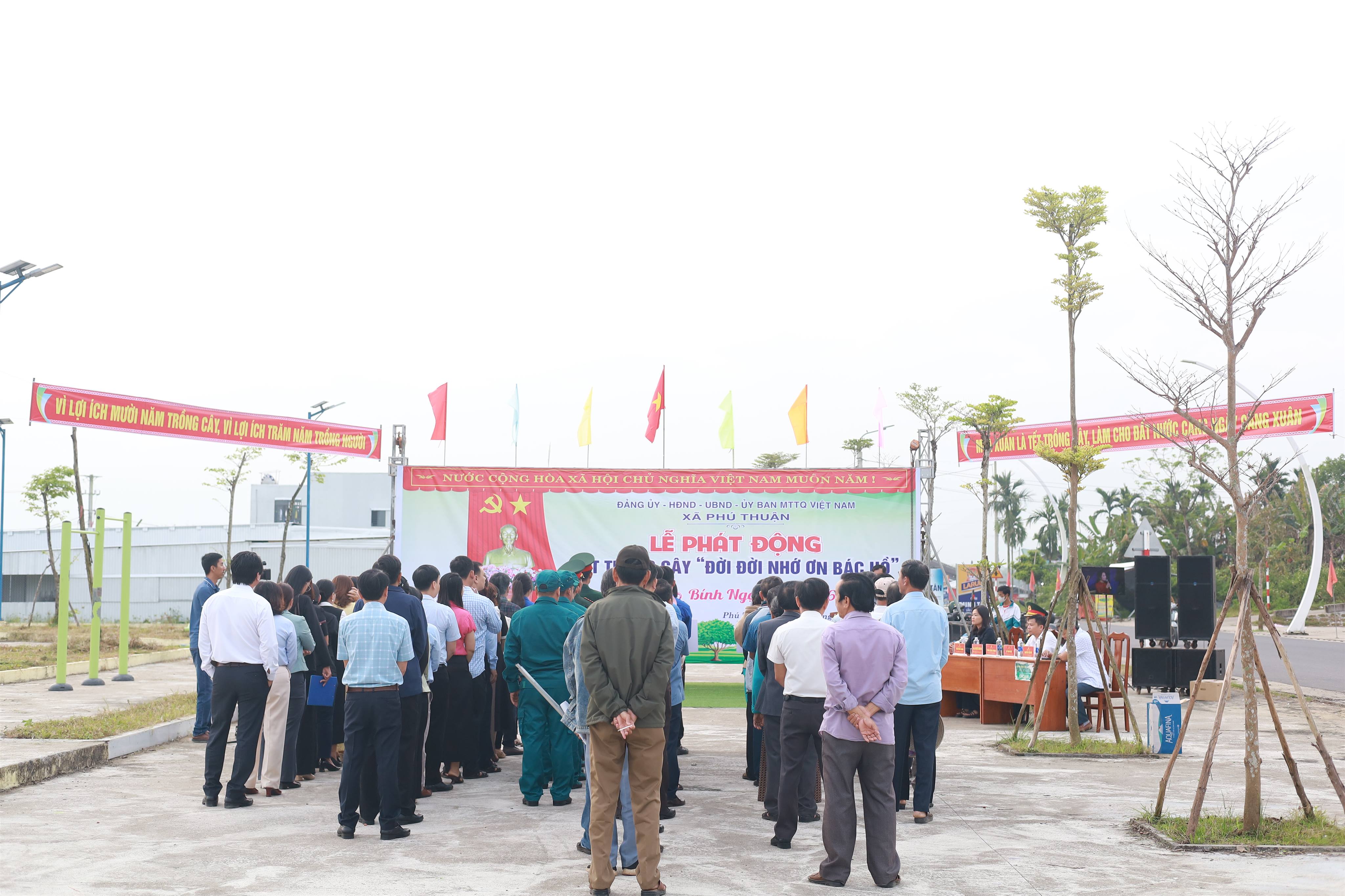 ĐẢNG UỶ – HĐND – UBND – UBMTTQVN XÃ PHÚ THUẬN TỔ CHỨC LỄ PHÁT ĐỘNG TẾT TRỒNG CÂY “ĐỜI ĐỜI NHỚ ƠN BÁC HỒ” XUÂN BÌNH NGỌ NĂM 2026
