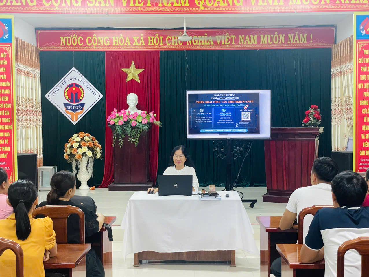 TRƯỜNG TIỂU HỌC ĐOÀN QUÝ PHI TRIỂN KHAI PHONG TRÀO “BÌNH DÂN HỌC VỤ SỐ”