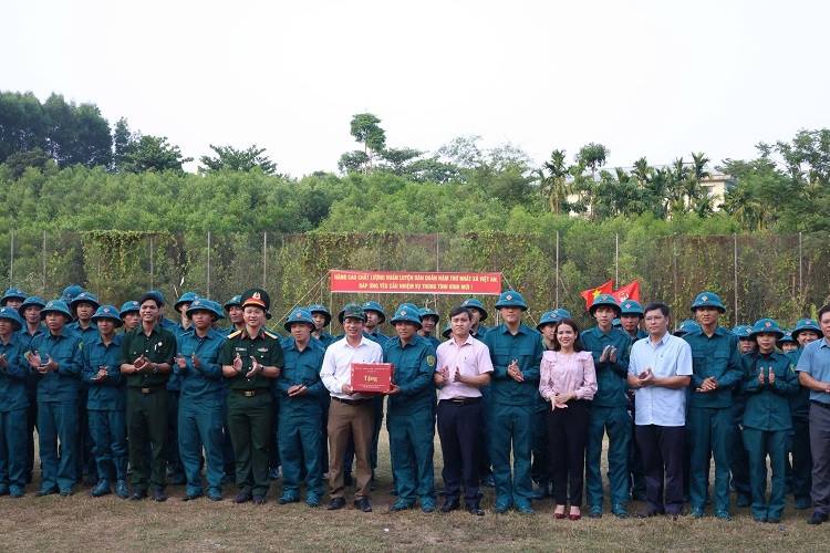 LÃNH ĐẠO XÃ VIỆT AN THĂM, ĐỘNG VIÊN LỰC LƯỢNG DÂN QUÂN HUẤN LUYỆN TẠI XÃ HIỆP ĐỨC