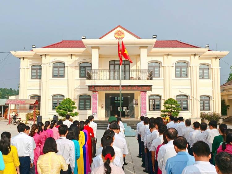 VIỆT AN TỔ CHỨC CHÀO CỜ ĐẦU THÁNG 10