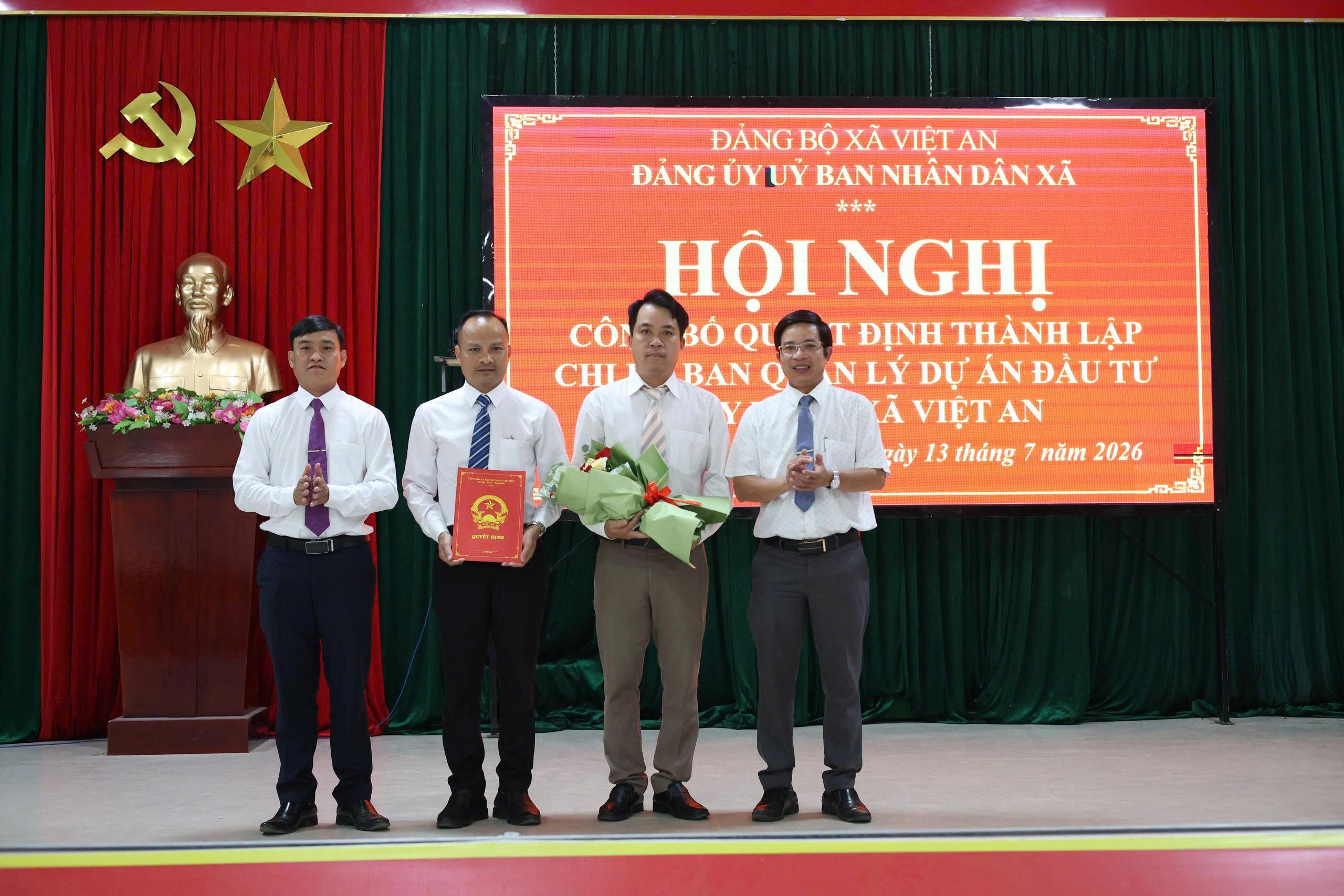 ĐẢNG ỦY UBND XÃ VIỆT AN CÔNG BỐ QUYẾT ĐỊNH THÀNH LẬP CHI BỘ BAN QUẢN LÝ DỰ ÁN ĐẦU TƯ XÂY DỰNG XÃ