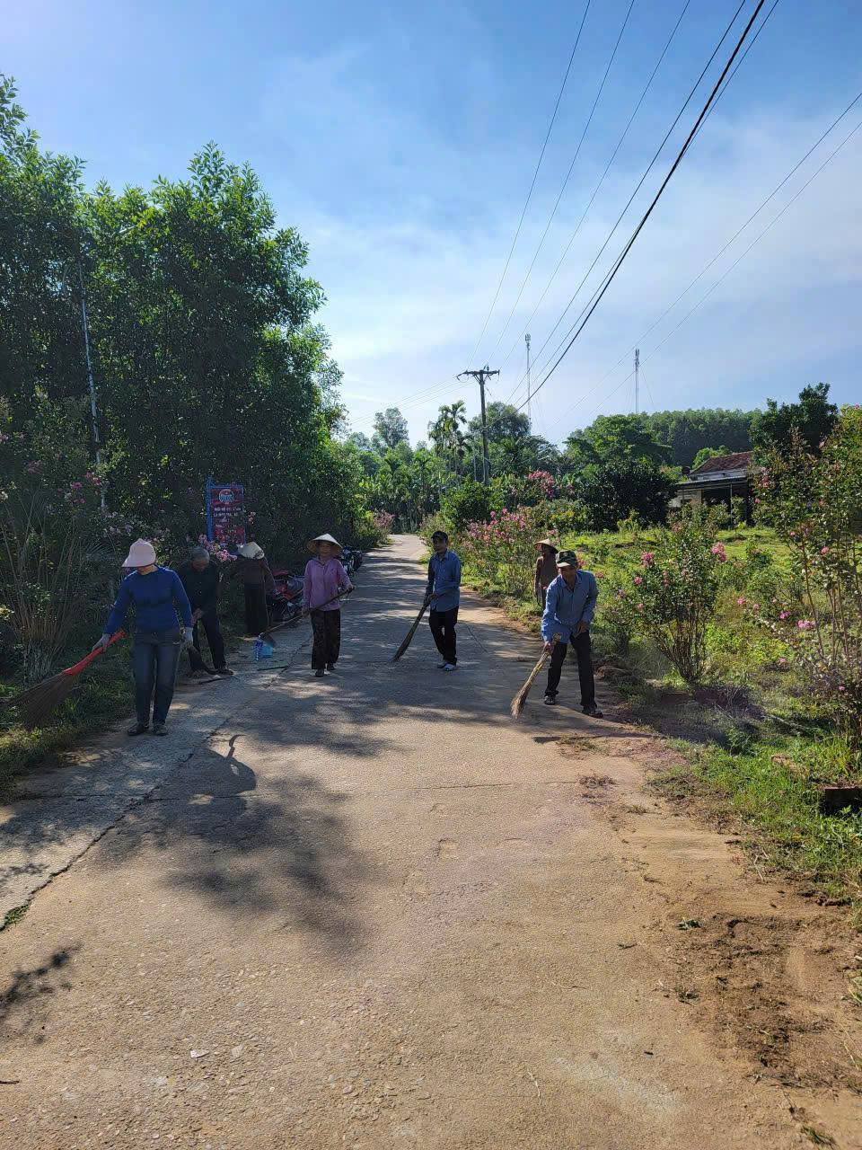THÔN THĂNG PHƯỚC RA QUÂN HƯỞNG ỨNG NGÀY “CHỦ NHẬT XANH”