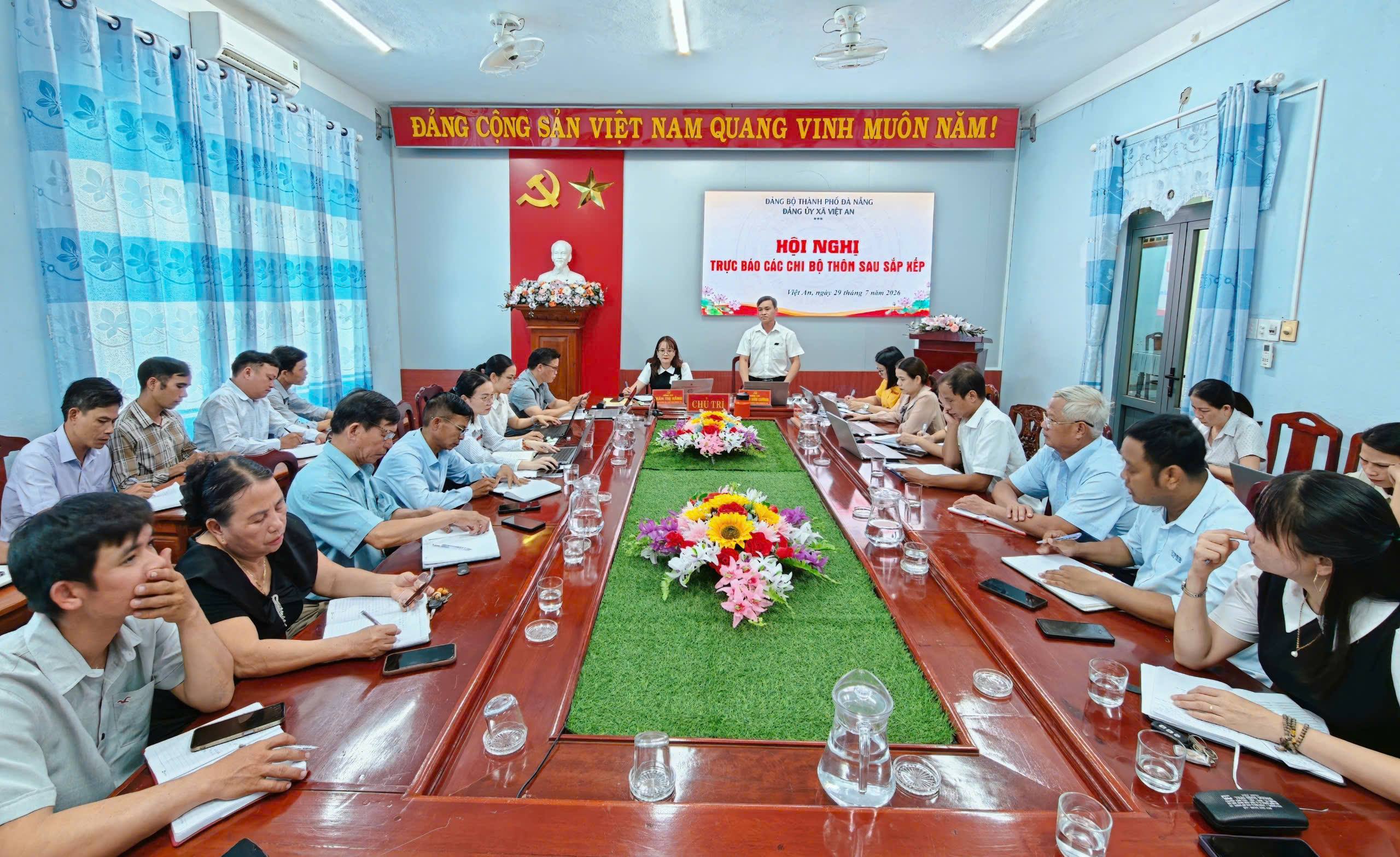 ĐẢNG ỦY XÃ VIỆT AN TRỰC BÁO CÁC CHI BỘ THÔN SAU SẮP XẾP