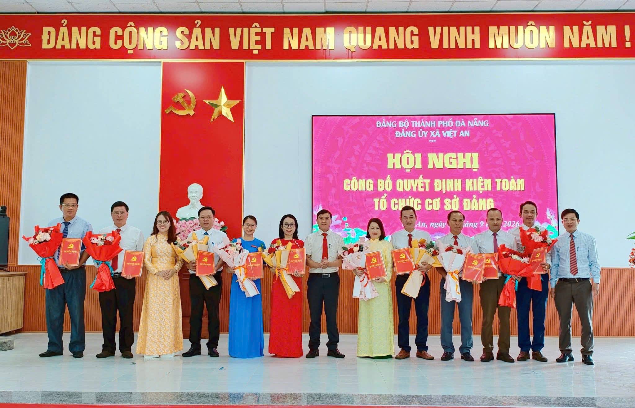 ĐẢNG ỦY XÃ VIỆT AN TỔ CHỨC HỘI NGHỊ CÔNG BỐ QUYẾT ĐỊNH KIỆN TOÀN TỔ CHỨC CƠ SỞ ĐẢNG
