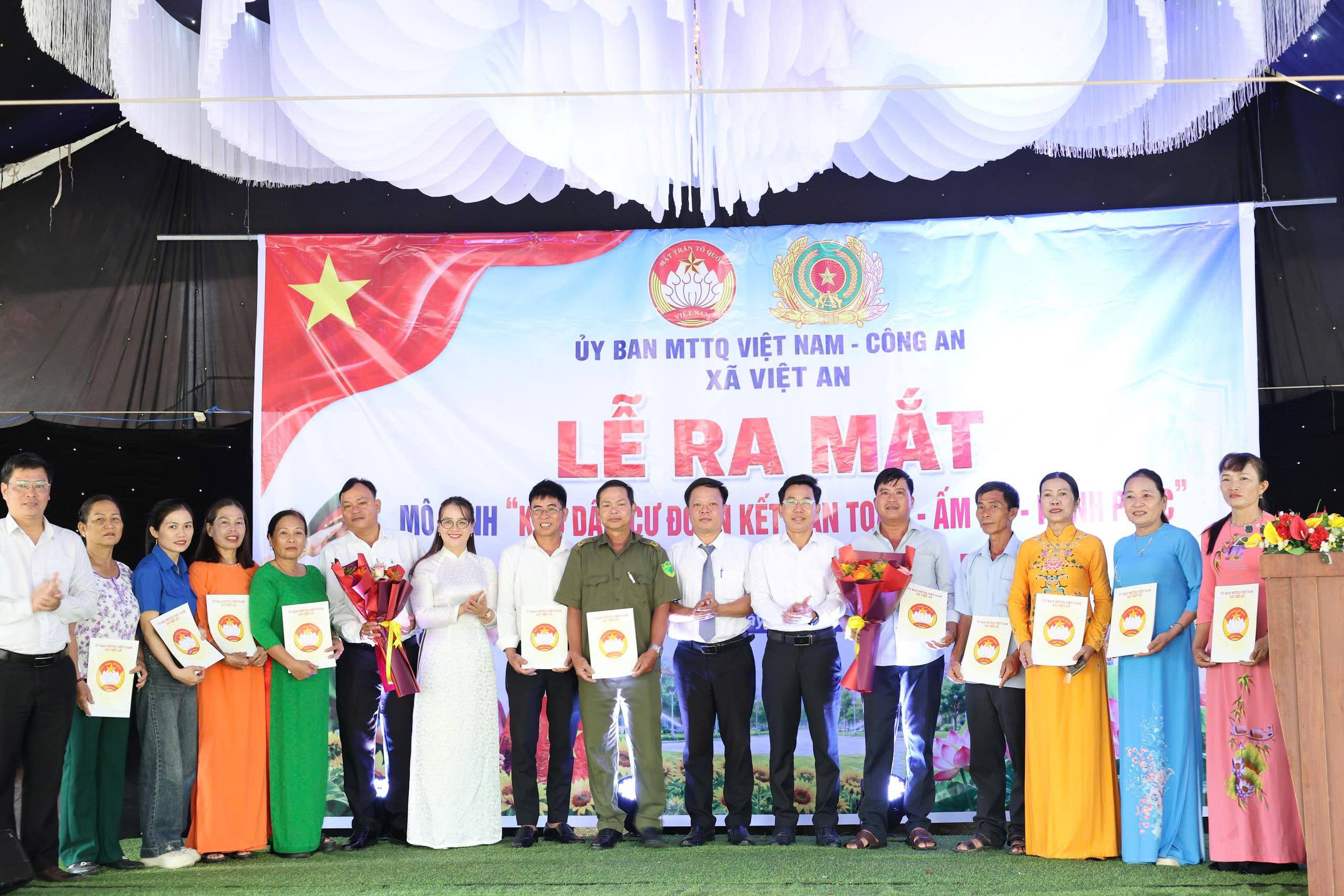 VIỆT AN: RA MẮT MÔ HÌNH ĐIỂM “KDC ĐOÀN KẾT - AN TOÀN - ẤM NO - HẠNH PHÚC” GẮN VỚI “KDC KHÔNG MA TÚY” TẠI THÔN BÌNH SƠN