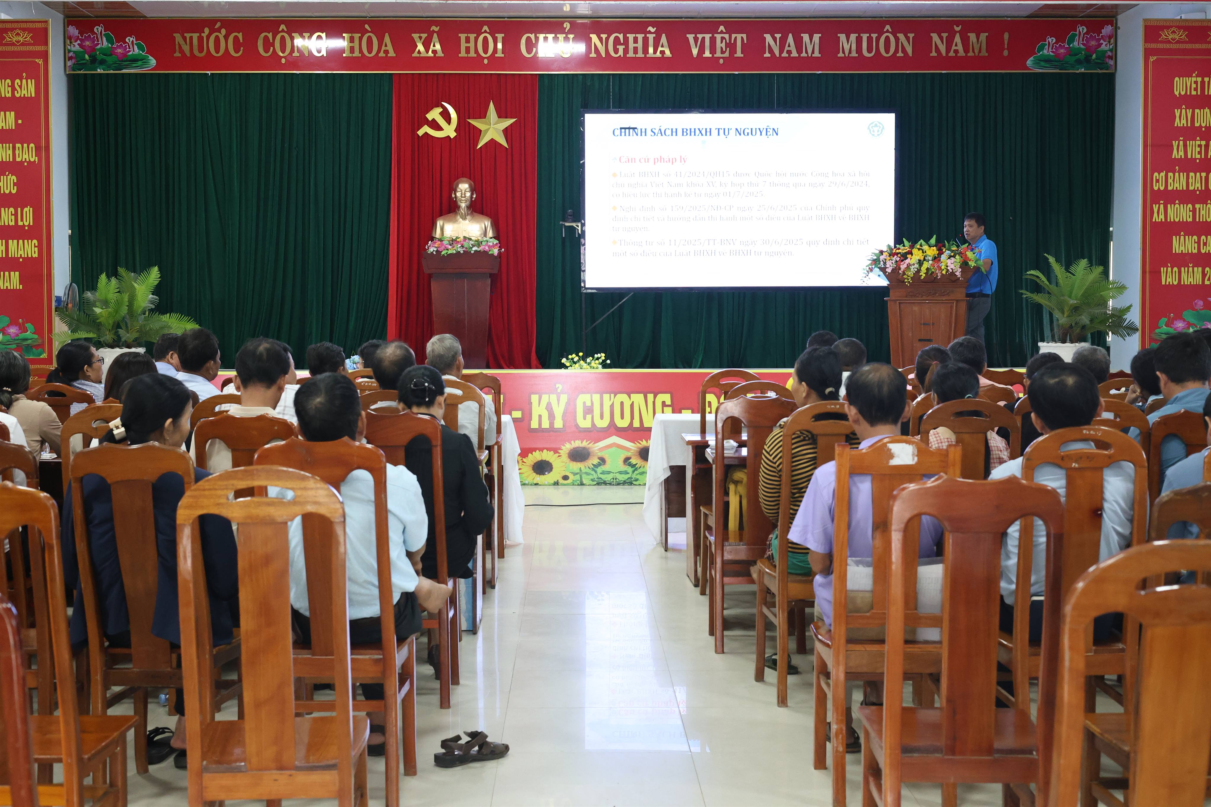 XÃ VIỆT AN TRUYỀN THÔNG CHÍNH SÁCH BHXH, BHYT VÀ TRỢ GIÚP XÃ HỘI