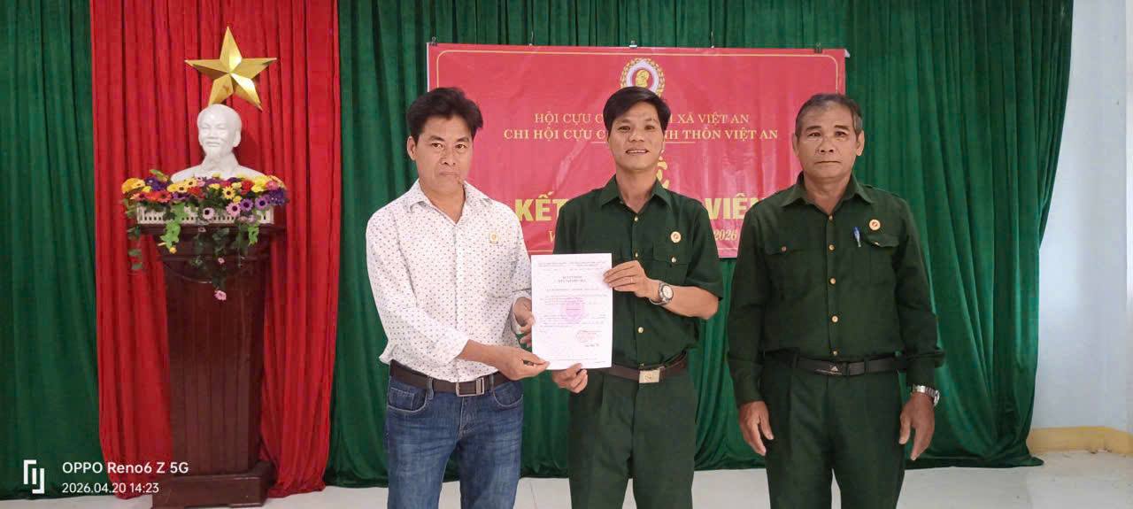 CHI HỘI CỰU CHIẾN BINH THÔN VIỆT AN TỔ CHỨC LỄ KẾT NẠP HỘI VIÊN MỚI