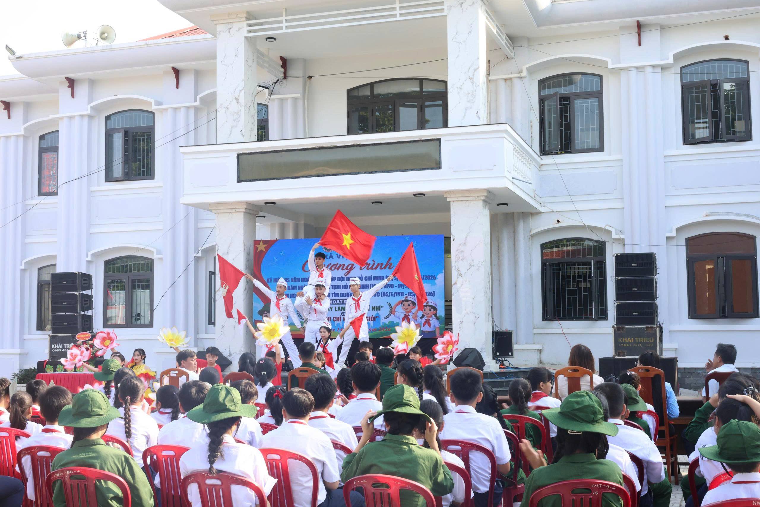 Đoàn Thành niên xã và BCH Quân sự xã Việt An tổ chức các hoạt động kỷ niệm 85 năm Ngày thành lập Đội TNTP Hồ Chí Minh (15/5/1941- 15/5/2026), 136 năm Ngày sinh Chủ tịch Hồ Chí Minh(19/5/1890- 19/5/2026), 115 năm Ngày Bác Hồ ra đi tìm đường cứu nước (05/6/1911- 05/6/2026)