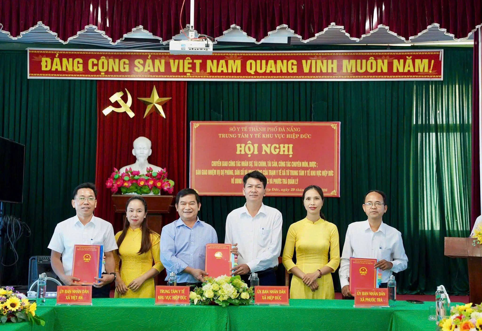 TIẾP NHẬN NHIỆM VỤ DỰ PHÒNG, DÂN SỐ VÀ HOẠT ĐỘNG TRẠM Y TẾ VỀ UBND XÃ QUẢN LÝ