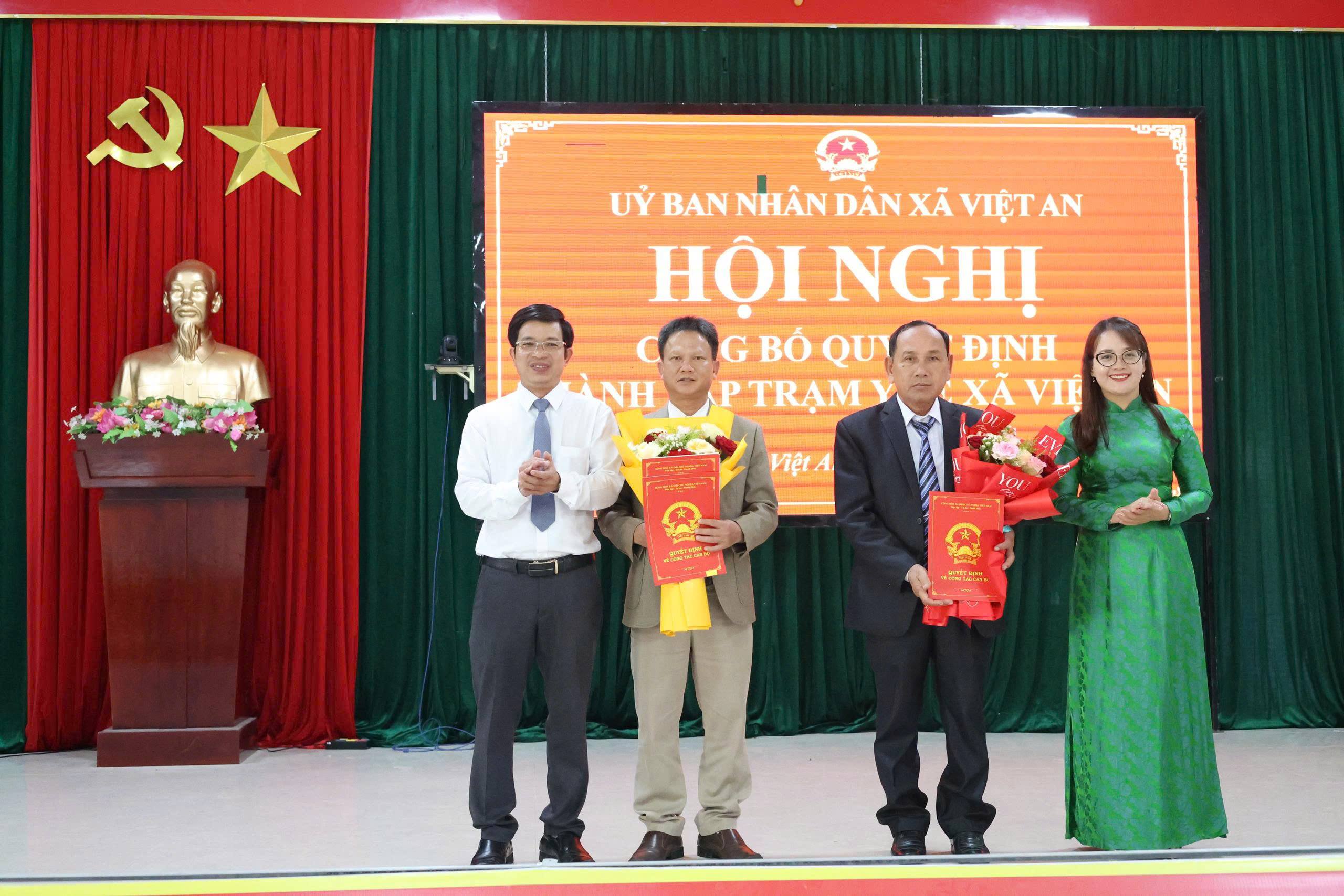 UBND XÃ VIỆT AN CÔNG BỐ QUYẾT ĐỊNH THÀNH LẬP TRẠM Y TẾ XÃ VÀ CÔNG TÁC CÁN BỘ