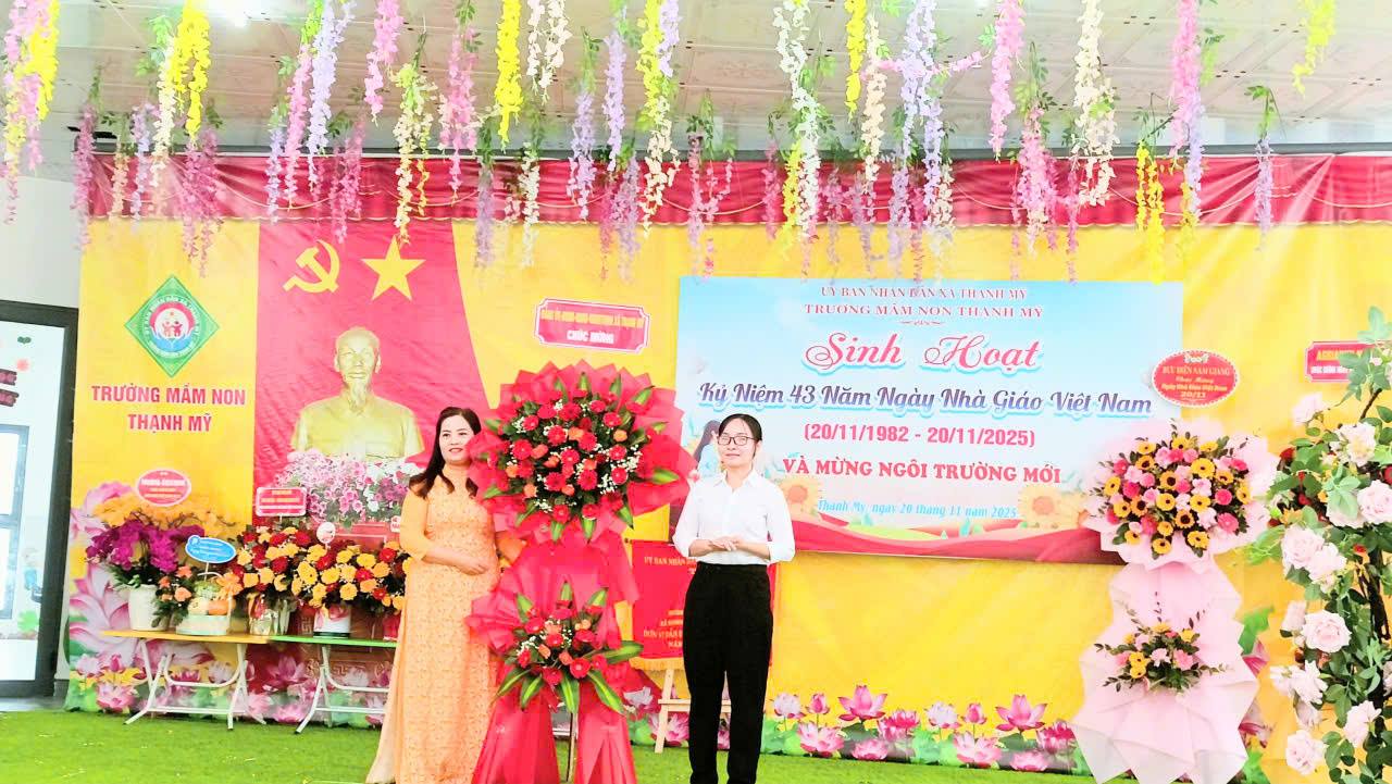 Trường Mầm non Thạnh Mỹ nhận Cờ thi đua và Bằng khen của Chủ tịch UBND thành phố Đà Nẵng