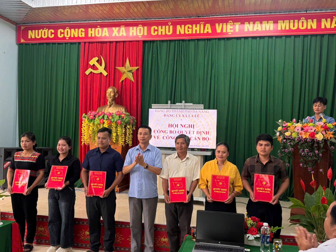 ĐẢNG ỦY XÃ LA ÊÊ CÔNG BỐ QUYẾT ĐỊNH CHỈ ĐỊNH CHI ỦY, BÍ THƯ, PHÓ BÍ THƯ CÁC CHI BỘ THÔN NHIỆM KỲ 2025 – 2030