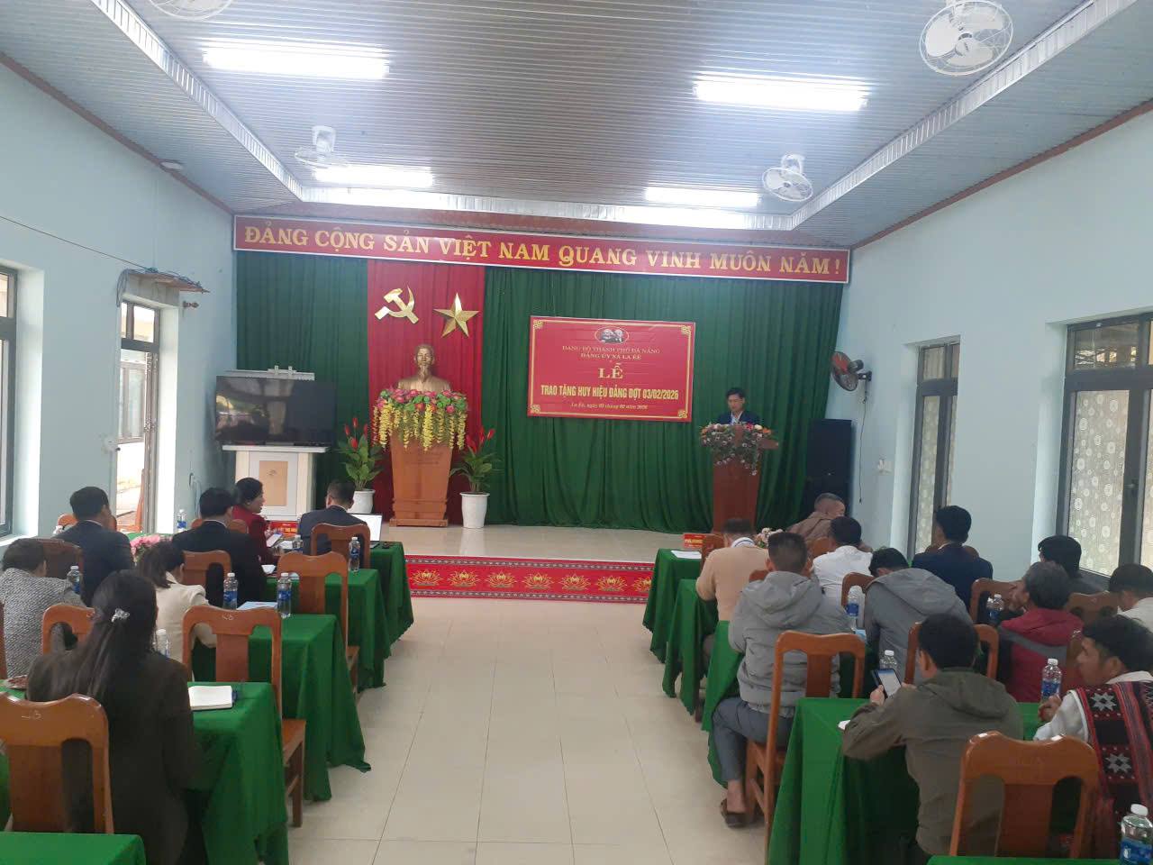 LA ÊÊ TRAO HUY HIỆU ĐẢNG NHÂN DỊP KỶ NIỆM  96 NĂM NGÀY THÀNH LẬP ĐẢNG CỘNG SẢN VIỆT NAM  (03/02/1930 – 03/02/2026)
