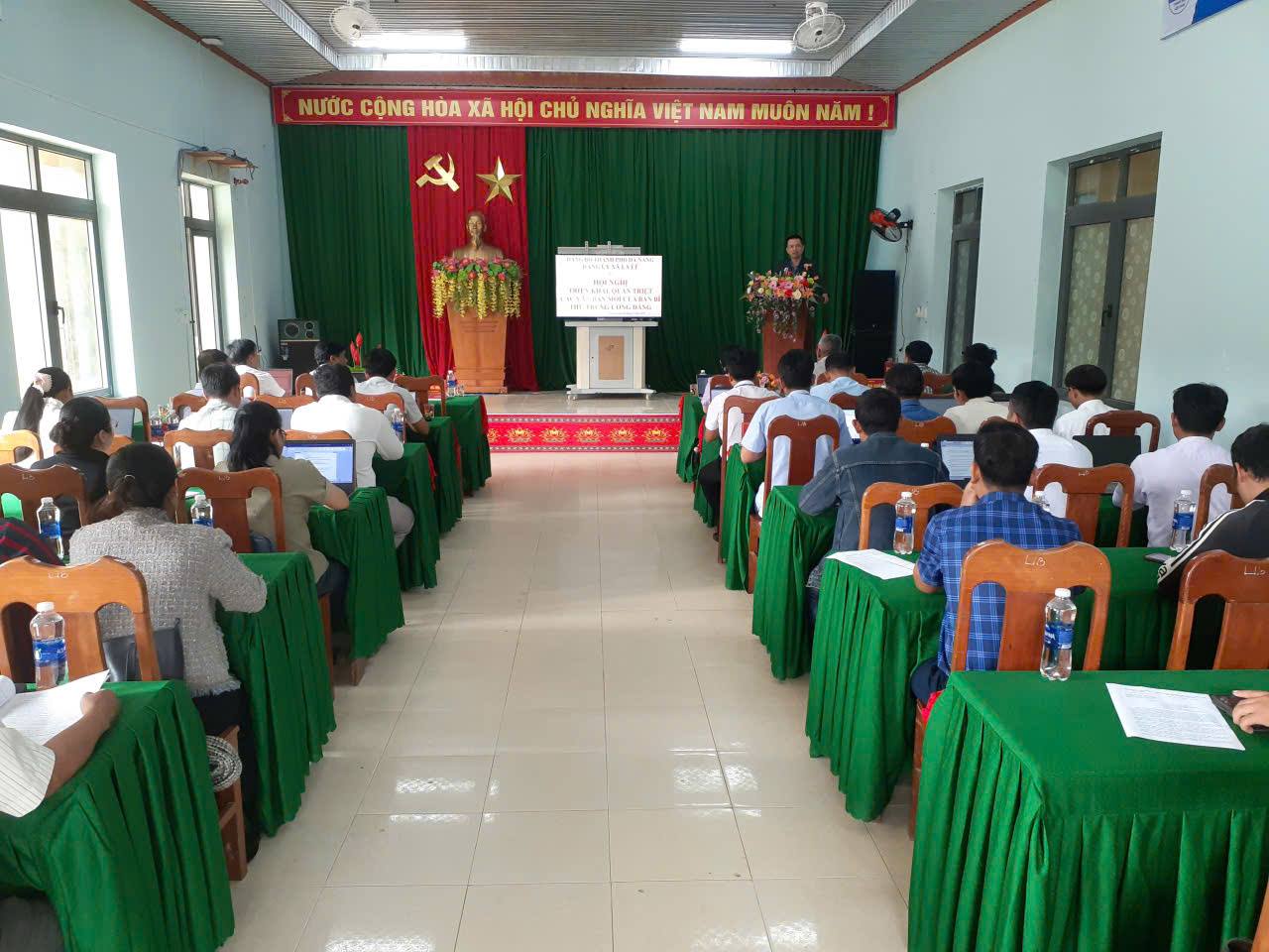 ĐẢNG ỦY XÃ LA ÊÊ TRIỂN KHAI QUÁN TRIỆT CÁC QUY ĐỊNH, QUYẾT ĐỊNH MỚI CỦA BAN BÍ THƯ