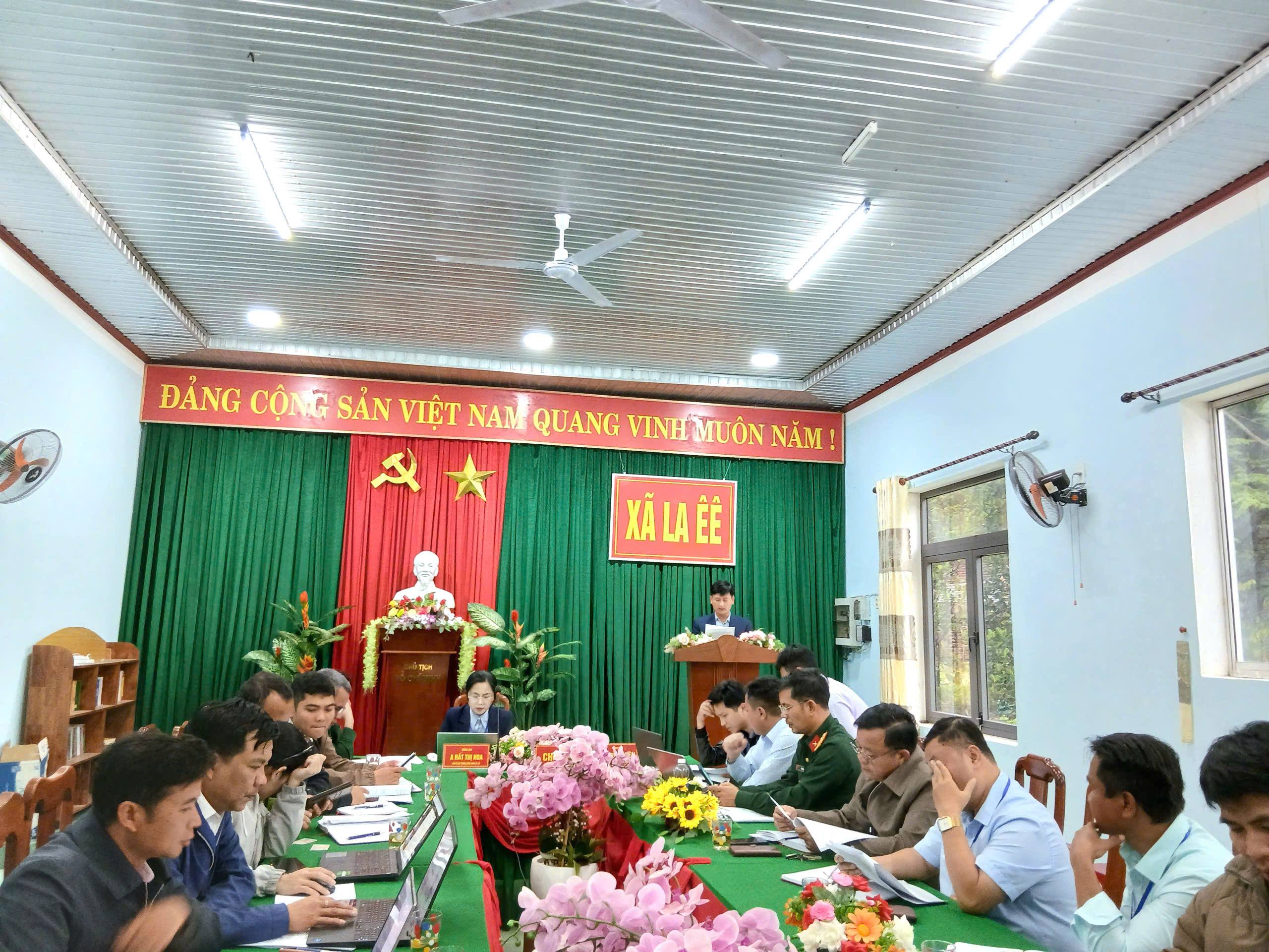 ĐẢNG ỦY XÃ LA ÊÊ TỔ CHỨC HỘI NGHỊ TRIỂN KHAI, QUÁN TRIỆT CÁC VĂN BẢN CỦA TRUNG ƯƠNG, THÀNH ỦY VÀ ĐỊA PHƯƠNG