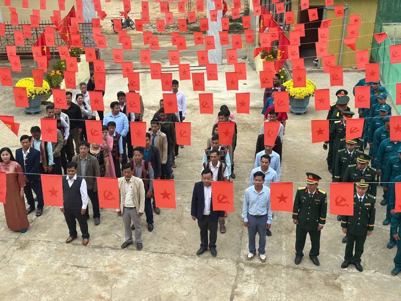 TRANG NGHIÊM LỄ CHÀO CỜ ĐẦU NĂM 2026 TẠI XÃ LA ÊÊ