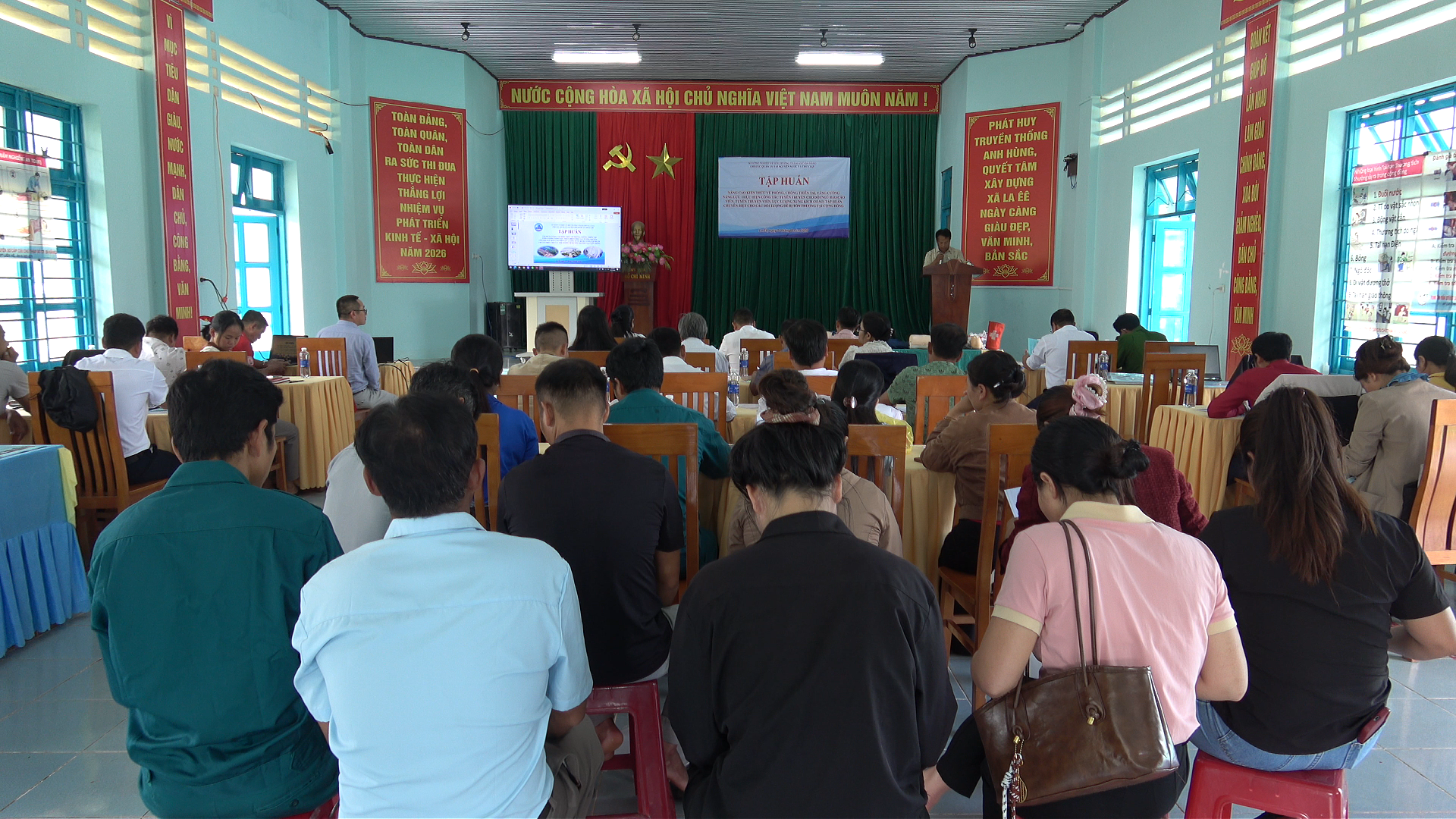 LA ÊÊ NÂNG CAO NĂNG LỰC PHÒNG, CHỐNG THIÊN TAI VÀ SƠ CẤP CỨU CHO LỰC LƯỢNG XUNG KÍCH CƠ SỞ