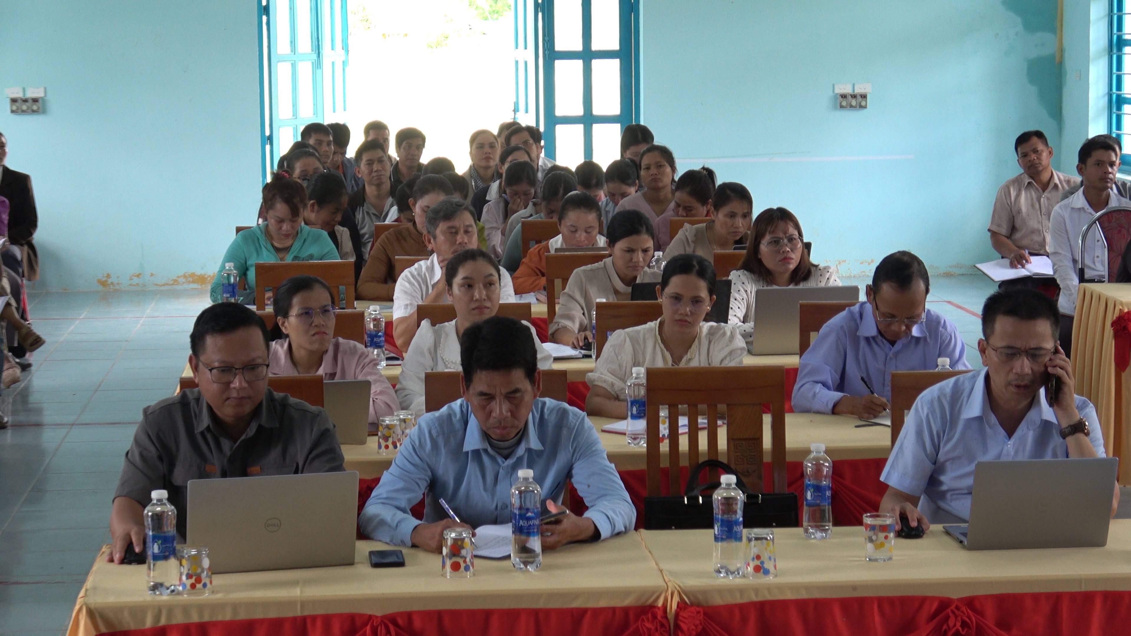 XÃ LA ÊÊ TỔ CHỨC HỘI NGHỊ TẬP HUẤN CHUYỂN ĐỔI SỐ VÀ ỨNG DỤNG TRÍ TUỆ NHÂN TẠO TRONG THỰC THI CÔNG VỤ
