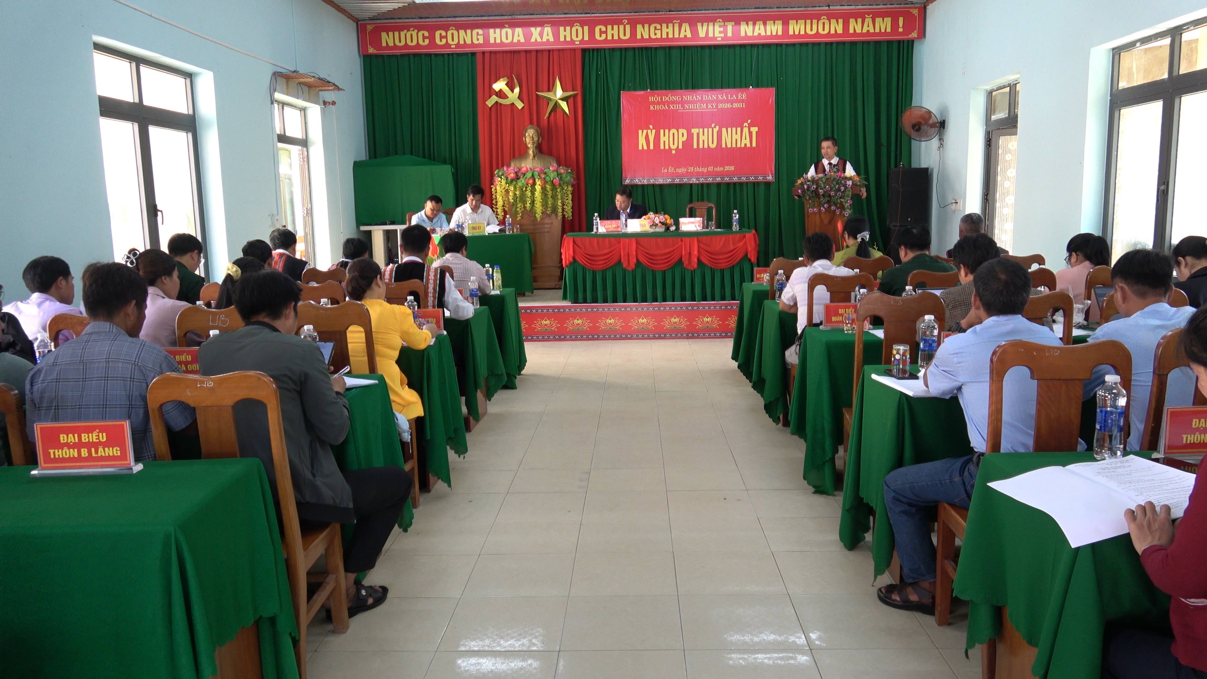 KỲ HỌP THỨ NHẤT HĐND XÃ LA ÊÊ KHÓA XIII: KIỆN TOÀN BỘ MÁY, KHỞI ĐẦU NHIỆM KỲ MỚI