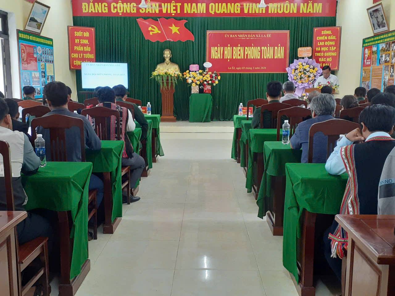 LA ÊÊ PHÁT HUY SỨC MẠNH TOÀN DÂN, XÂY DỰNG THẾ TRẬN  BIÊN PHÒNG VỮNG CHẮC NƠI PHÊN DẬU TỔ QUỐC