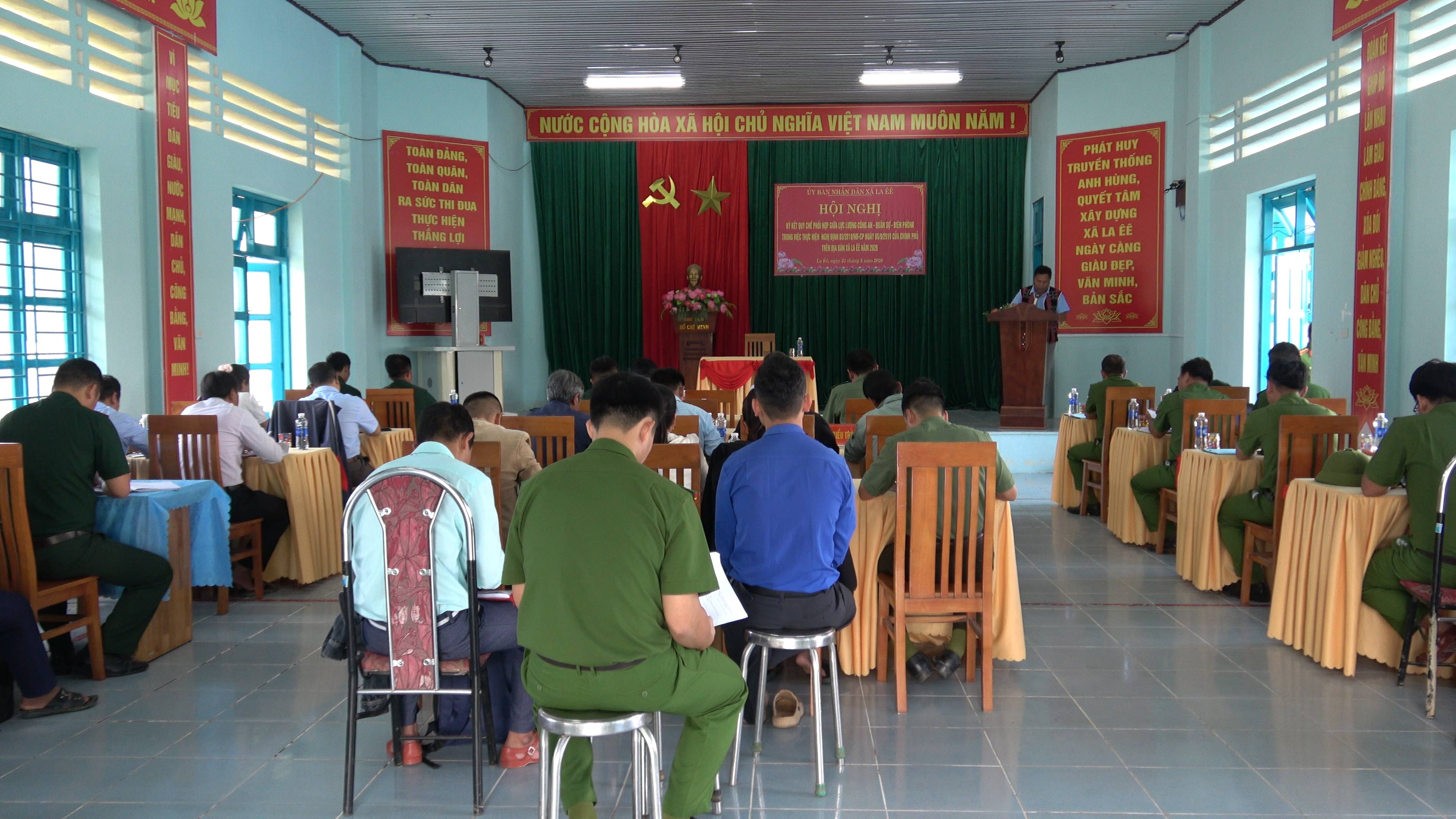LA ÊÊ KÝ KẾT QUY CHẾ PHỐI HỢP THỰC HIỆN NGHỊ ĐỊNH 03, GIỮ VỮNG AN NINH BIÊN GIỚI