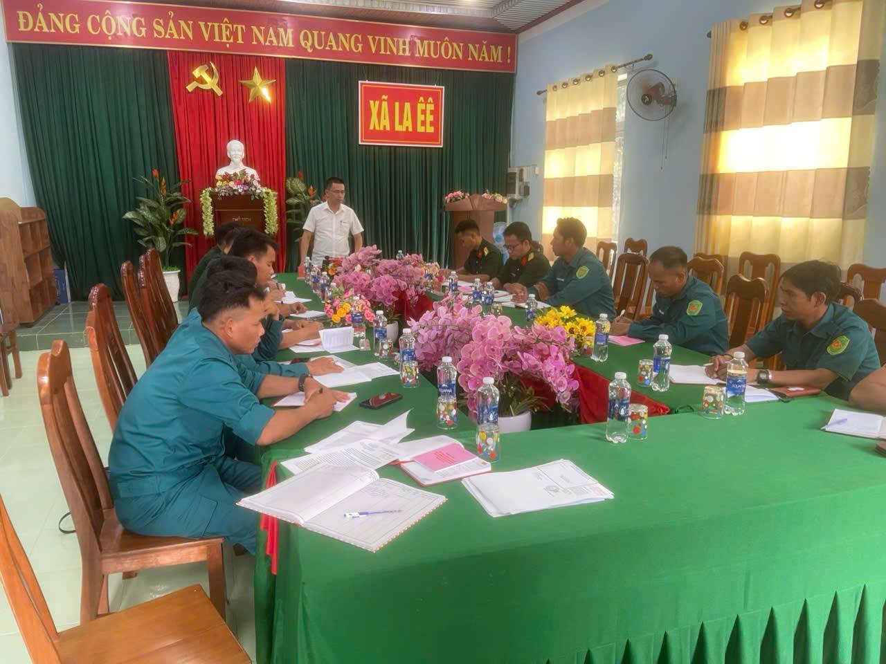 CHI BỘ QUÂN SỰ XÃ LA ÊÊ SINH HOẠT THÁNG 6 VÀ TRAO QUYẾT ĐỊNH THĂNG QUÂN HÀM SĨ QUAN NĂM 2026