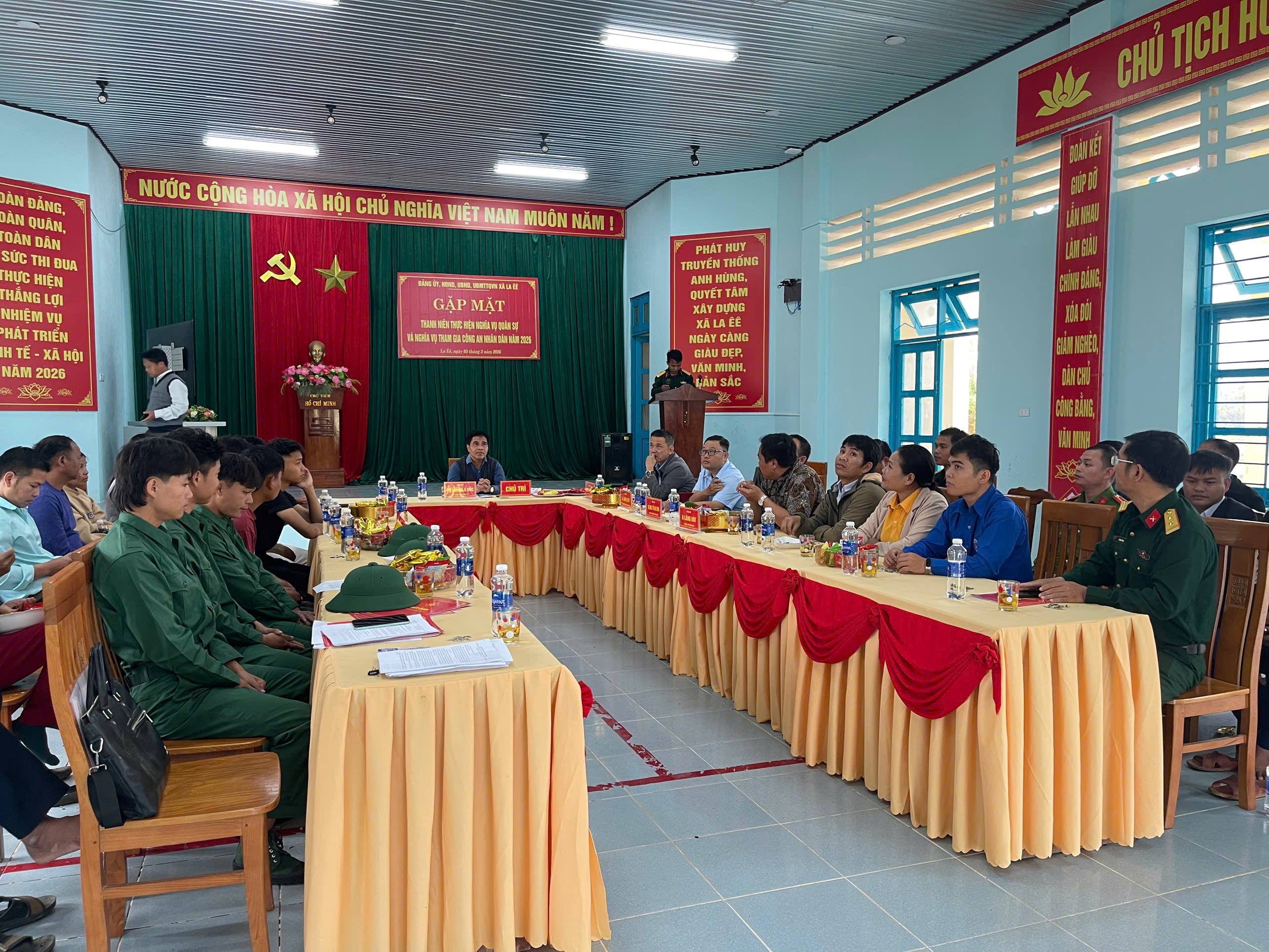 XÃ LA ÊÊ GẶP MẶT, ĐỘNG VIÊN THANH NIÊN  LÊN ĐƯỜNG NHẬP NGŨ NĂM 2026