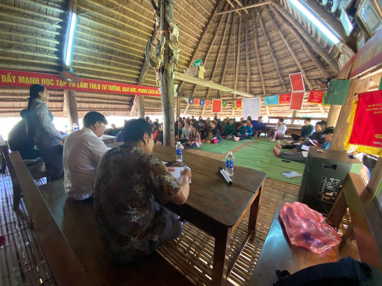 TỔ CÔNG TÁC SỐ 2 ĐẢNG ỦY XÃ LA ÊÊ QUÁN TRIỆT, TRIỂN KHAI  NGHỊ QUYẾT VÀ NẮM TÌNH HÌNH TẠI THÔN PÀ OOI