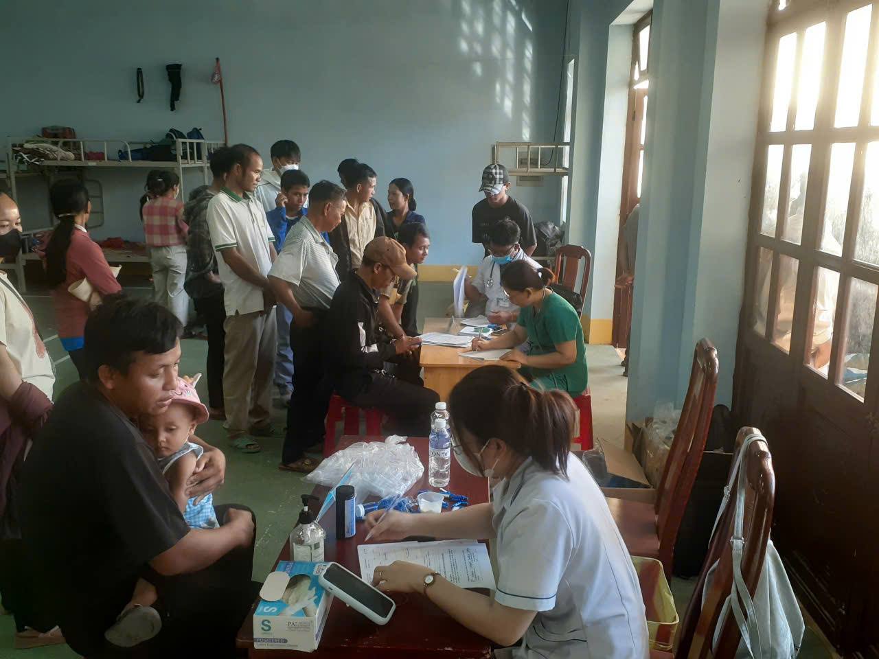 LA ÊÊ ĐẨY MẠNH KHÁM SỨC KHỎE ĐỊNH KỲ, SÀNG LỌC MIỄN PHÍ CHO NHÂN DÂN TRONG CHIẾN DỊCH 100 NGÀY CAO ĐIỂM