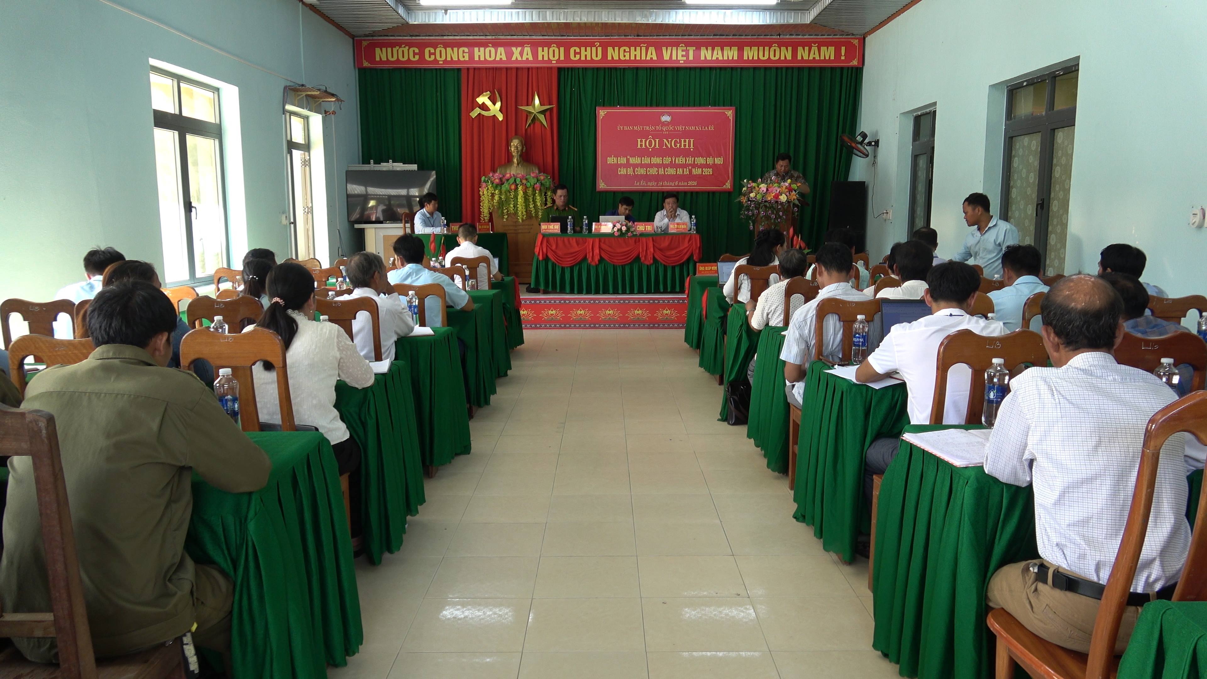 LA ÊÊ TỔ CHỨC DIỄN ĐÀN “NHÂN DÂN ĐÓNG GÓP Ý KIẾN XÂY DỰNG ĐỘI NGŨ CÁN BỘ, CÔNG CHỨC VÀ CÔNG AN XÃ” NĂM 2026