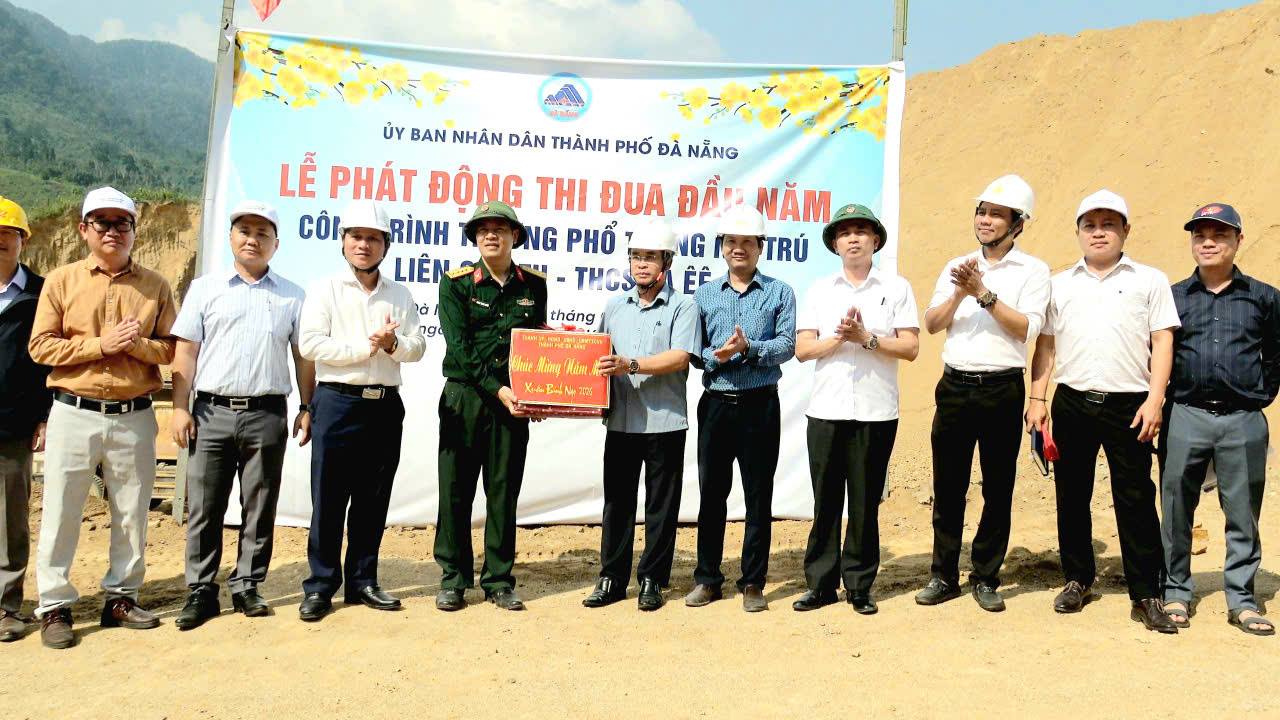 LÃNH ĐẠO THÀNH PHỐ ĐÀ NẴNG KIỂM TRA, PHÁT ĐỘNG  RA QUÂN THI CÔNG TRƯỜNG NỘI TRÚ LIÊN CẤP TẠI LA ÊÊ