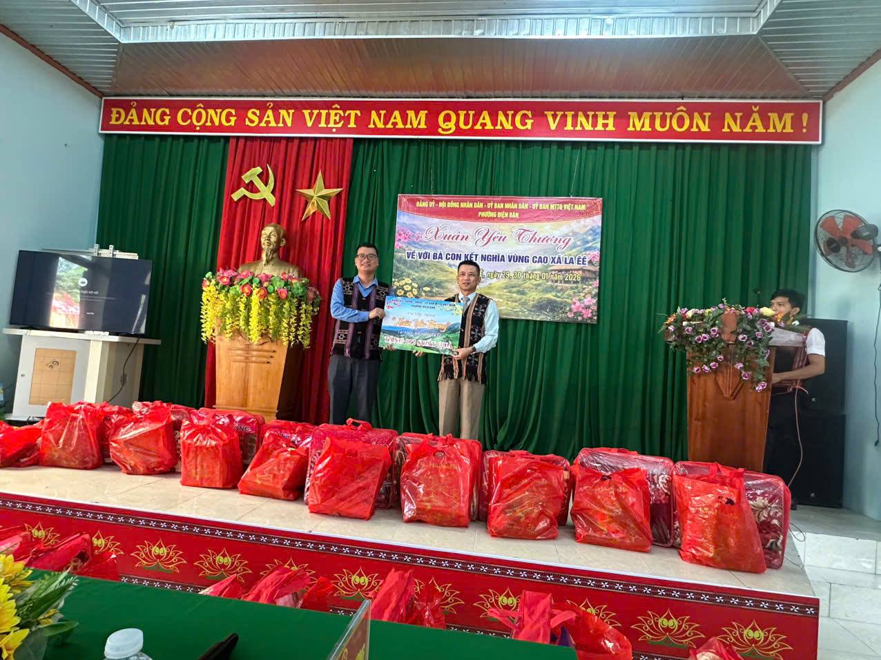 PHƯỜNG ĐIỆN BÀN TỔ CHỨC CHƯƠNG TRÌNH “XUÂN YÊU THƯƠNG 2026” VỀ VỚI ĐƠN VỊ KẾT NGHĨA VÙNG CAO XÃ LA ÊÊ