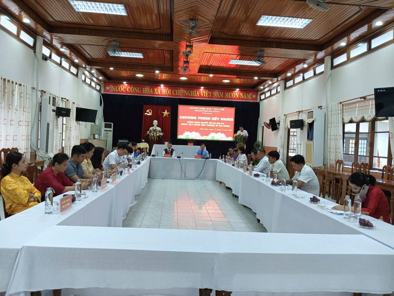 ĐẢNG UỶ PHƯỜNG ĐIỆN BÀN VÀ ĐẢNG UỶ XÃ LA ÊÊ THỐNG NHẤT CHƯƠNG TRÌNH KẾT NGHĨA, HỖ TRỢ, HỢP TÁC TOÀN DIỆN