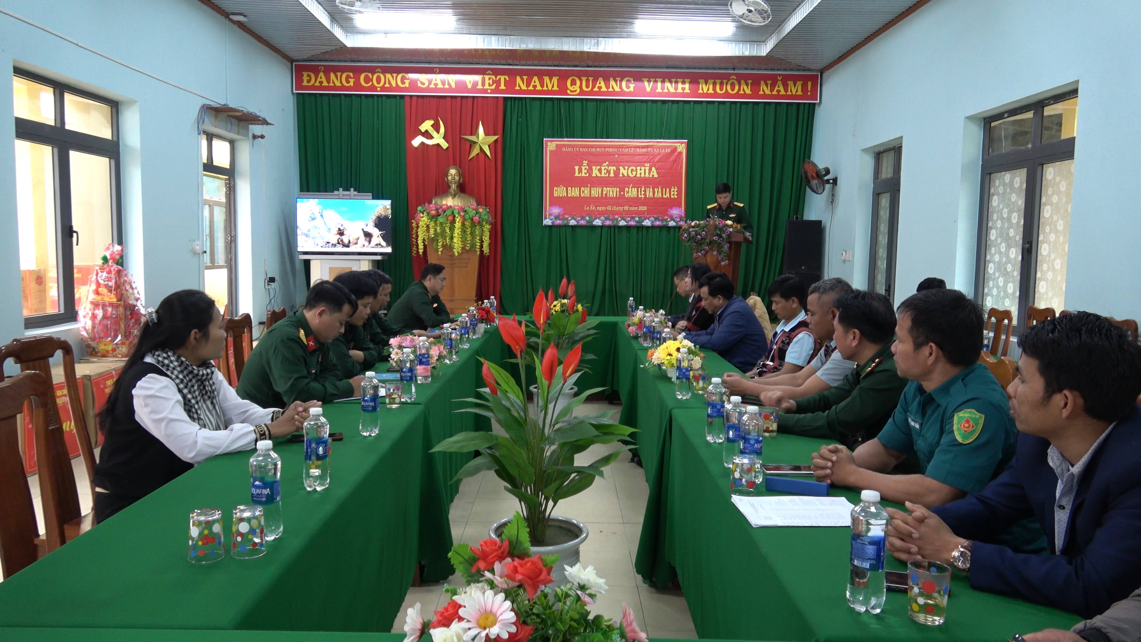 LỄ KẾT NGHĨA GIỮA BAN CHỈ HUY PHÒNG THỦ KHU VỰC 1 – CẨM LỆ VÀ XÃ LA ÊÊ
