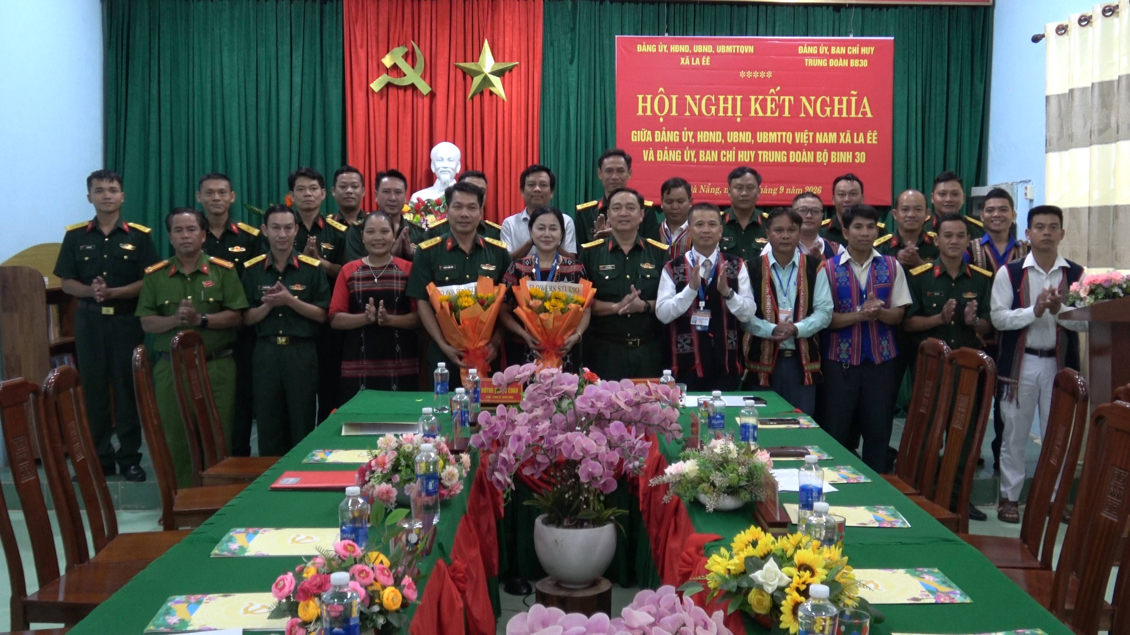 LA ÊÊ VÀ TRUNG ĐOÀN BB30 KÝ KẾT CHƯƠNG TRÌNH KẾT NGHĨA, TĂNG CƯỜNG SỨC MẠNH QUÂN - DÂN TRÊN ĐỊA BÀN BIÊN GIỚI