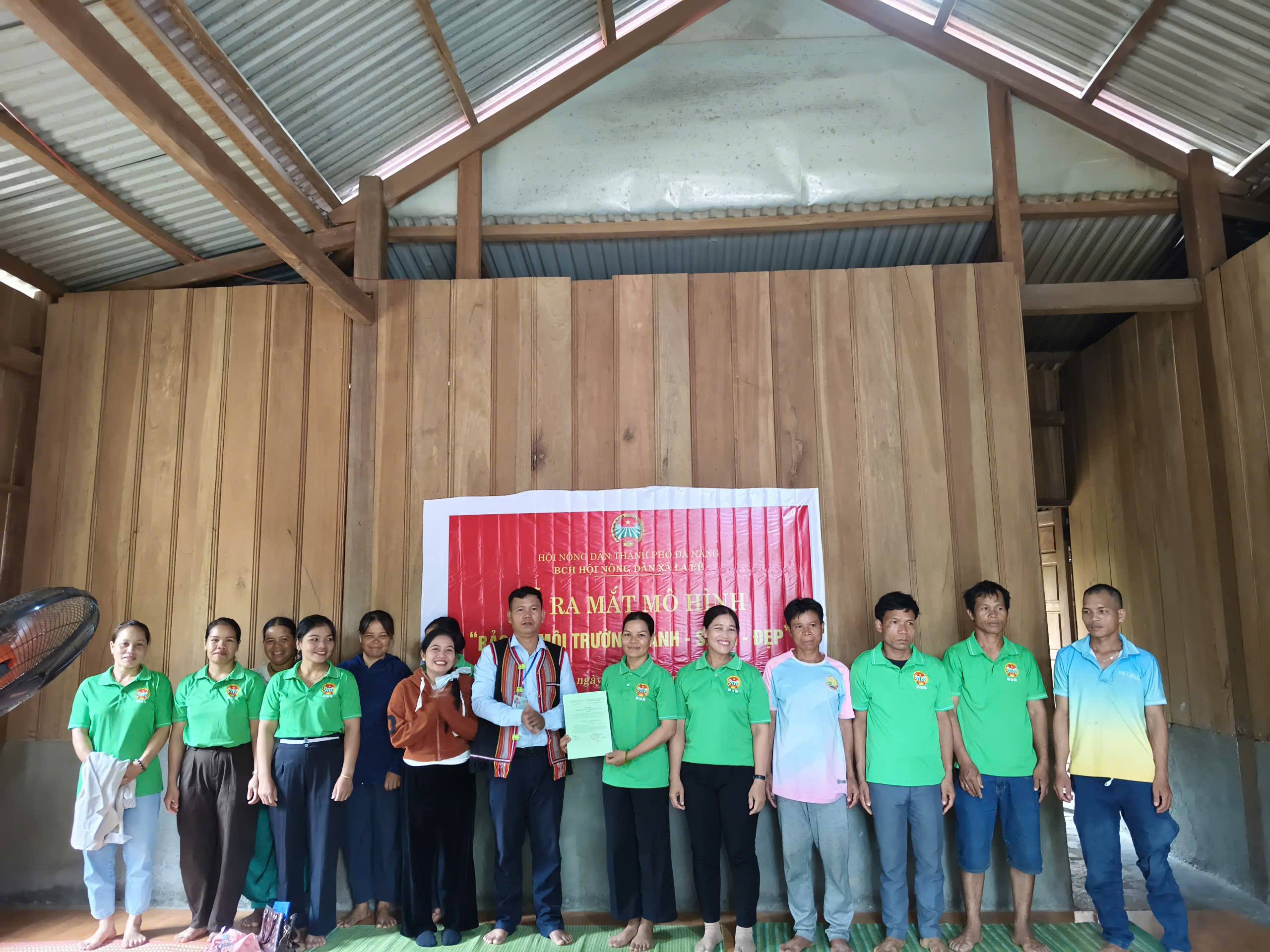 HỘI NÔNG DÂN XÃ LA ÊÊ RA MẮT MÔ HÌNH “TỔ BẢO VỆ MÔI TRƯỜNG XANH – SẠCH – ĐẸP” TẠI THÔN PA LAN