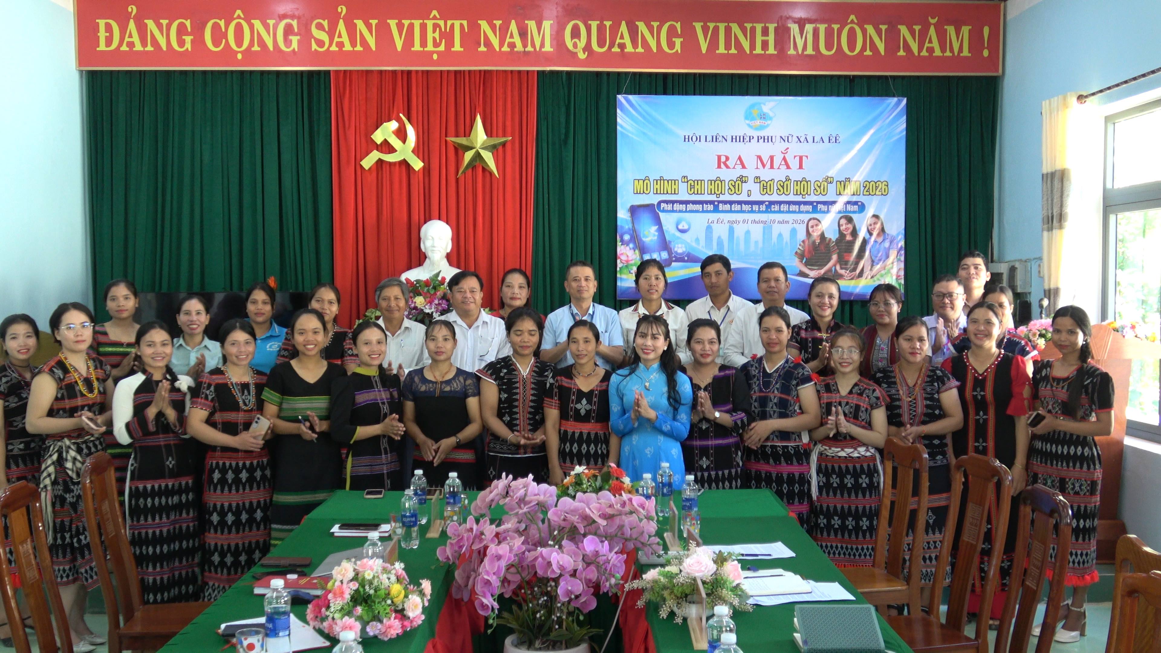 LA ÊÊ RA MẮT MÔ HÌNH ĐIỂM “CHI HỘI SỐ - CƠ SỞ HỘI SỐ” TẠI THÔN PA LAN