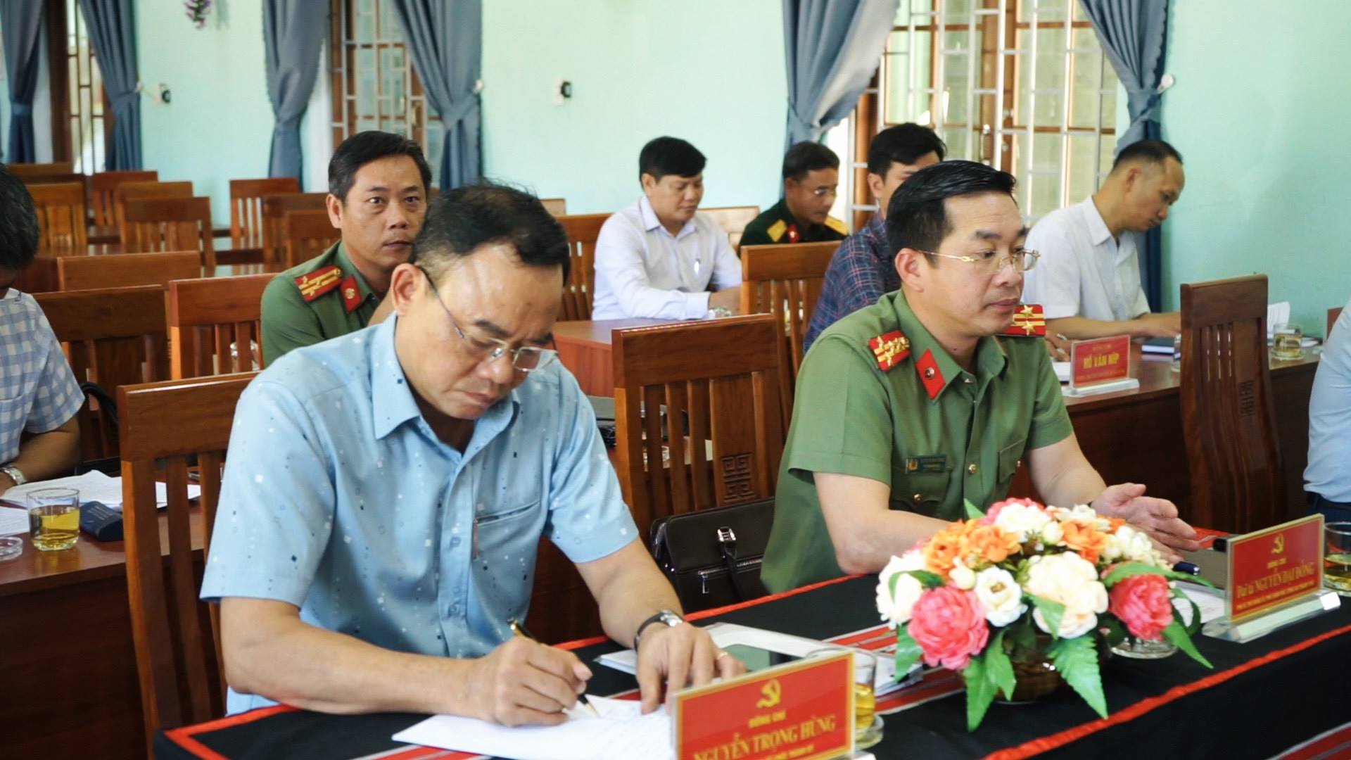 Lãnh đạo Công an thành phố làm việc với Công an xã Trà Tập