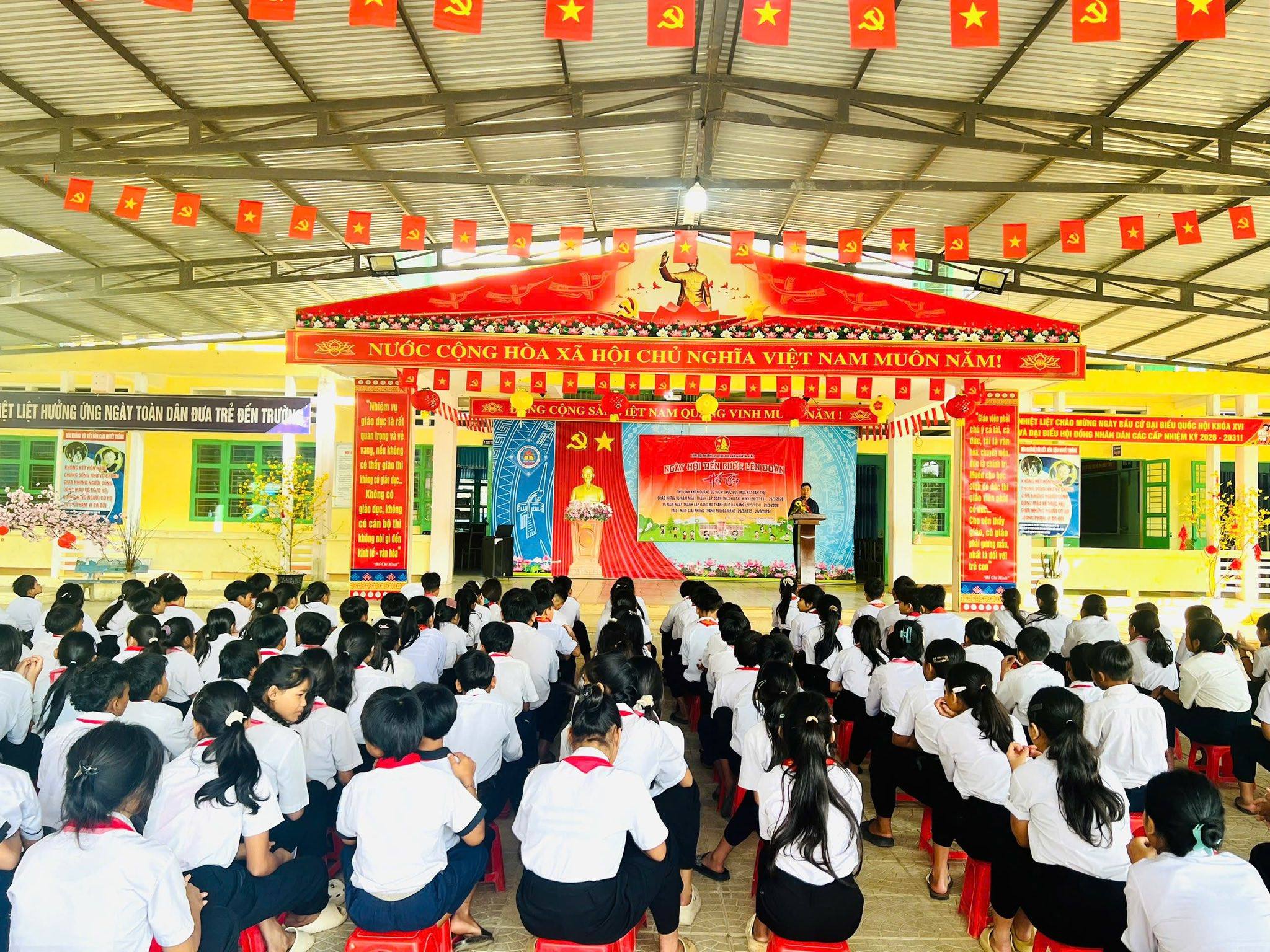 Phóng sự ảnh - Sôi nổi Ngày hội “Tiến bước lên Đoàn” tại Trường PTDTBT THCS Võ Nguyên Giáp