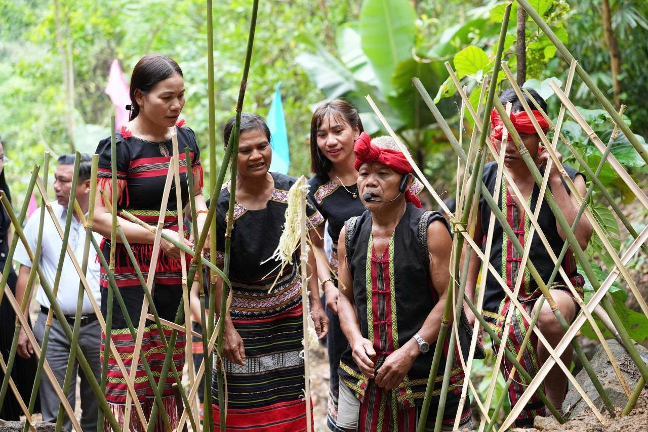 Nước về dưới thân nêu