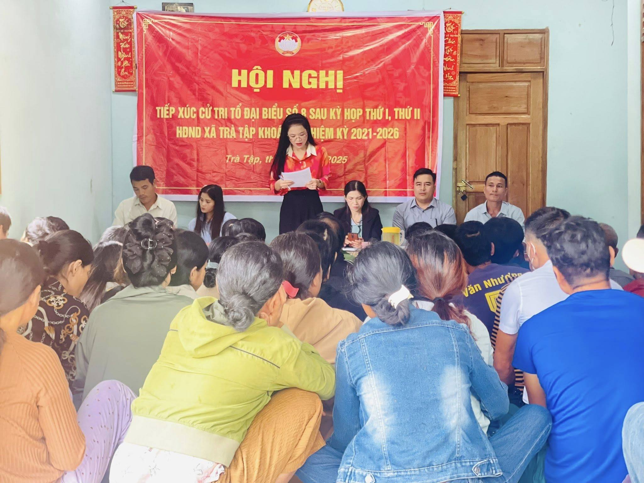 Tổ đại biểu HĐND xã Trà Tập tiếp xúc cử tri tại thôn 8