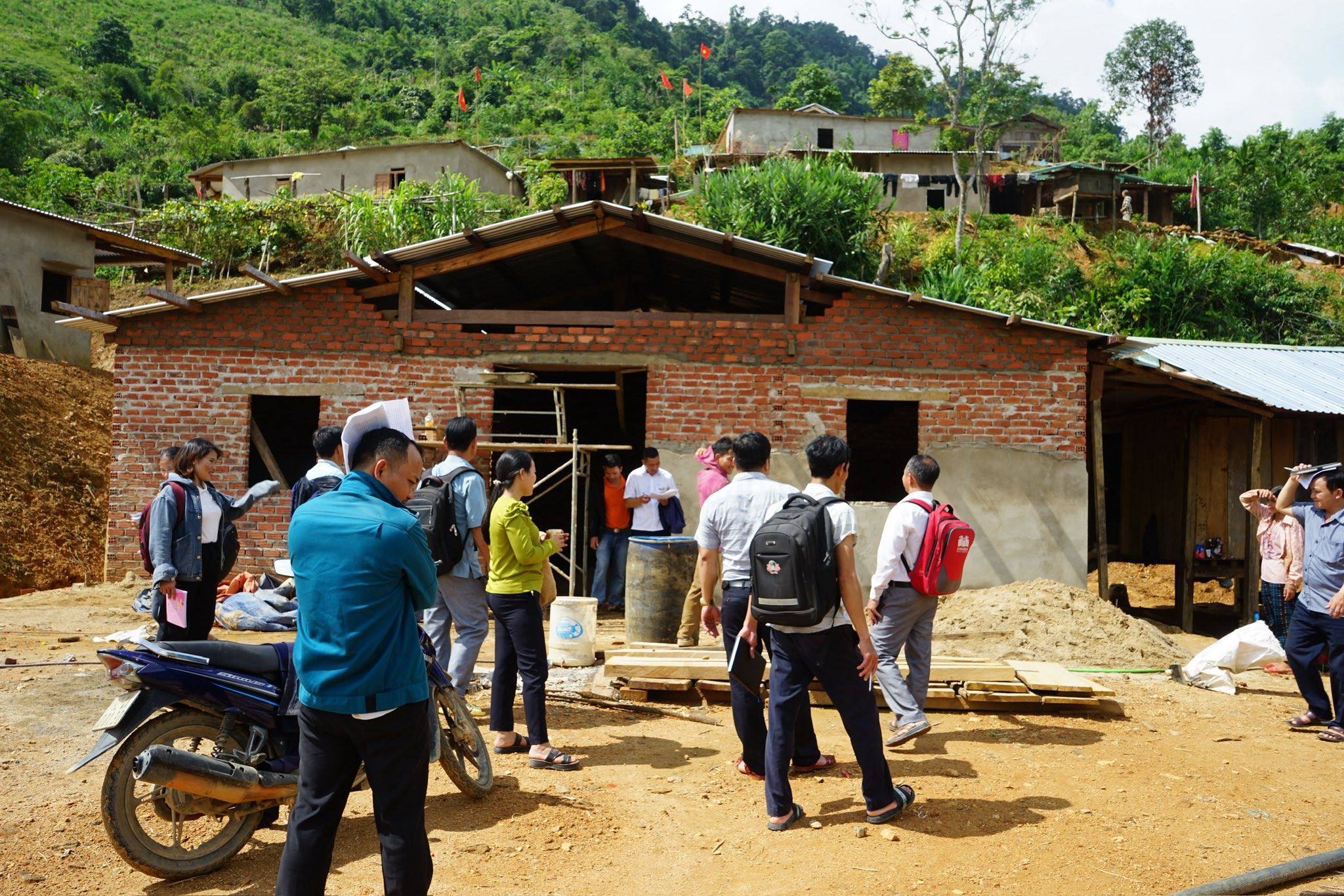 Ban Kinh tế - Ngân sách HĐND xã Trà Tập giám sát công tác sắp xếp dân cư tại hai khu dân cư Loang Ding và Lăng Lương