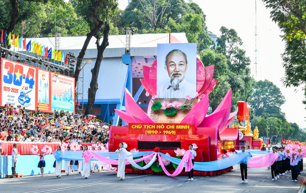 Ánh sáng tư tưởng Hồ Chí Minh soi đường cho dân tộc Việt Nam bước vào kỷ nguyên mới